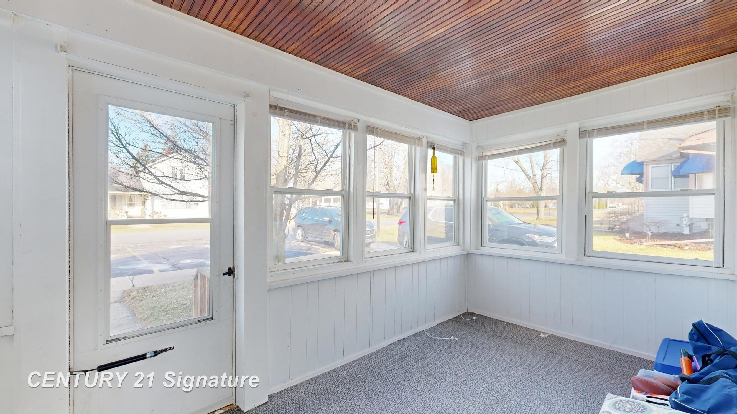 310 S Franklin St, Zilwaukee, MI 48604 — Photo 8