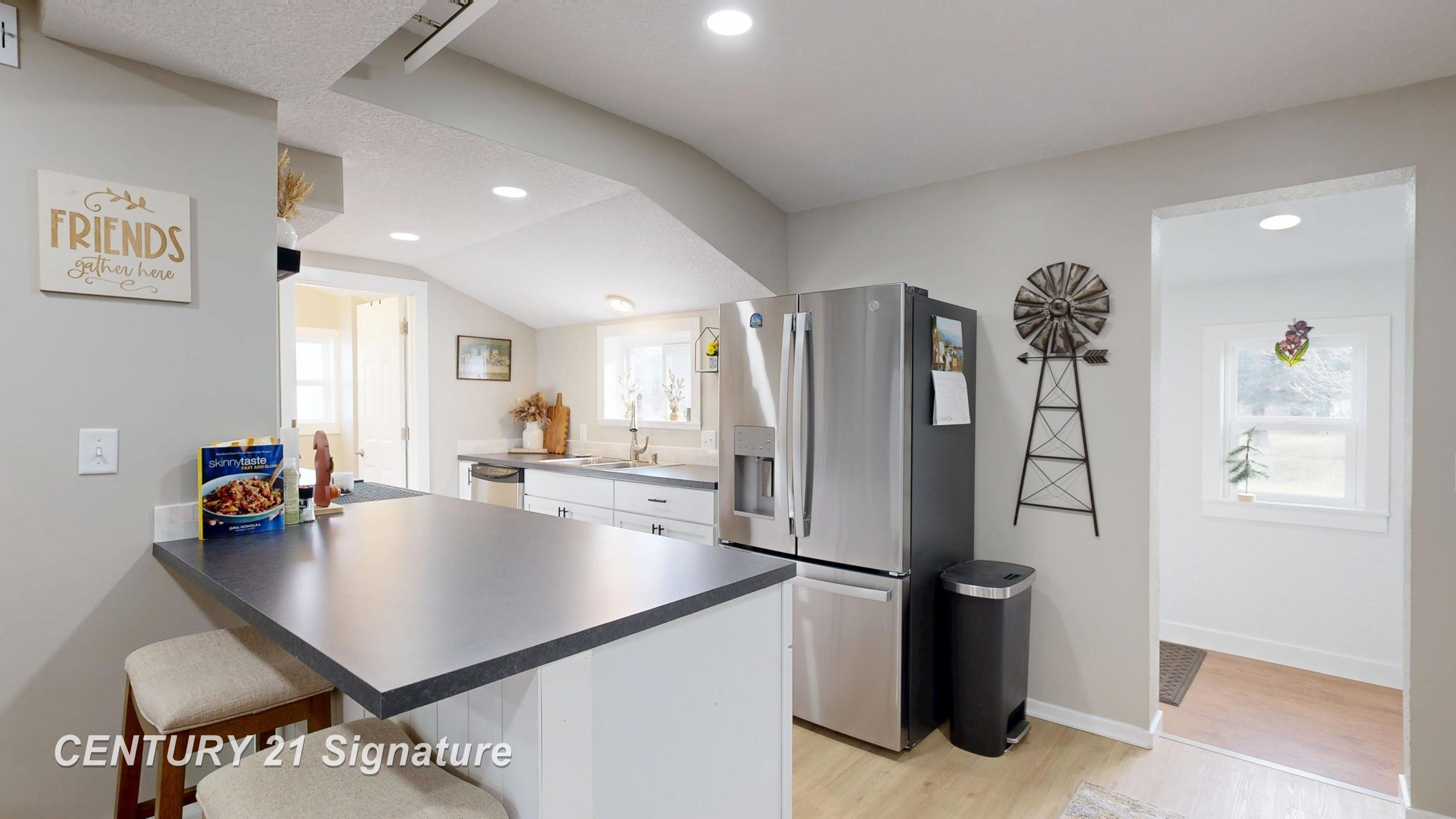 310 S Franklin St, Zilwaukee, MI 48604 — Photo 16