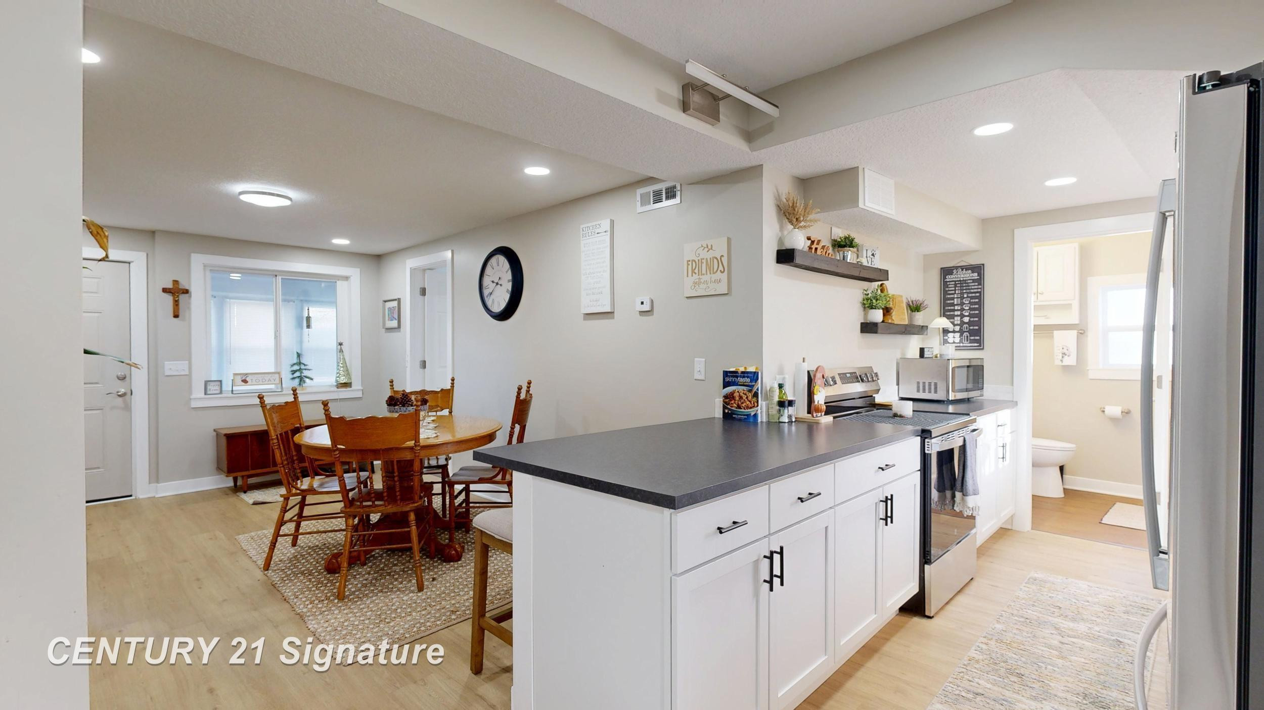 310 S Franklin St, Zilwaukee, MI 48604 — Photo 17