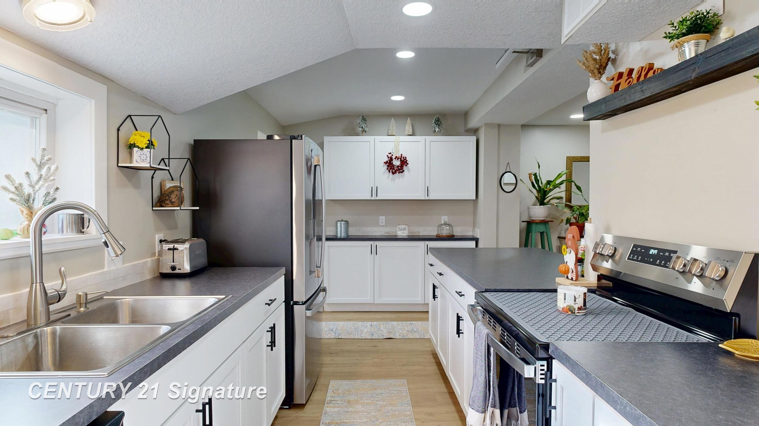 310 S Franklin St, Zilwaukee, MI 48604 — Photo 21