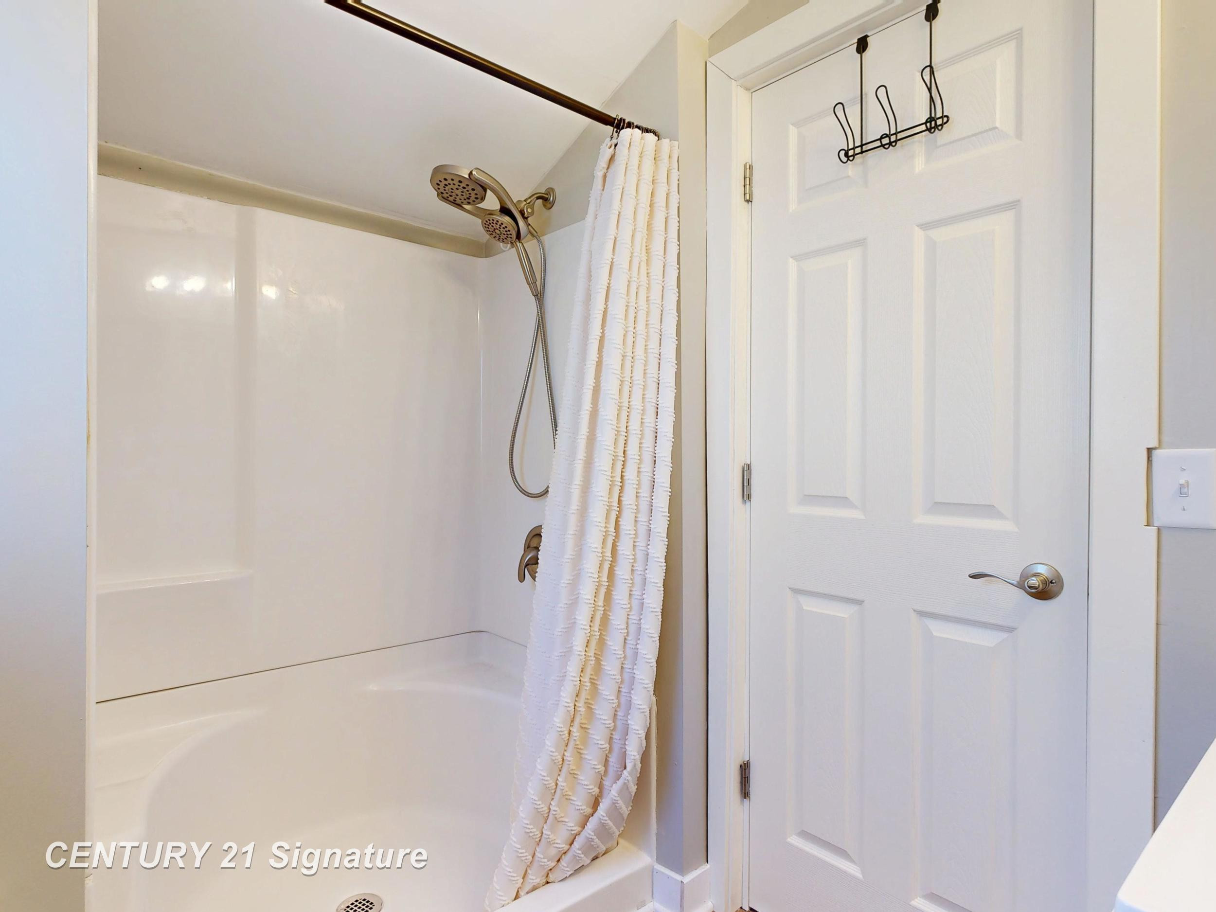 310 S Franklin St, Zilwaukee, MI 48604 — Photo 28