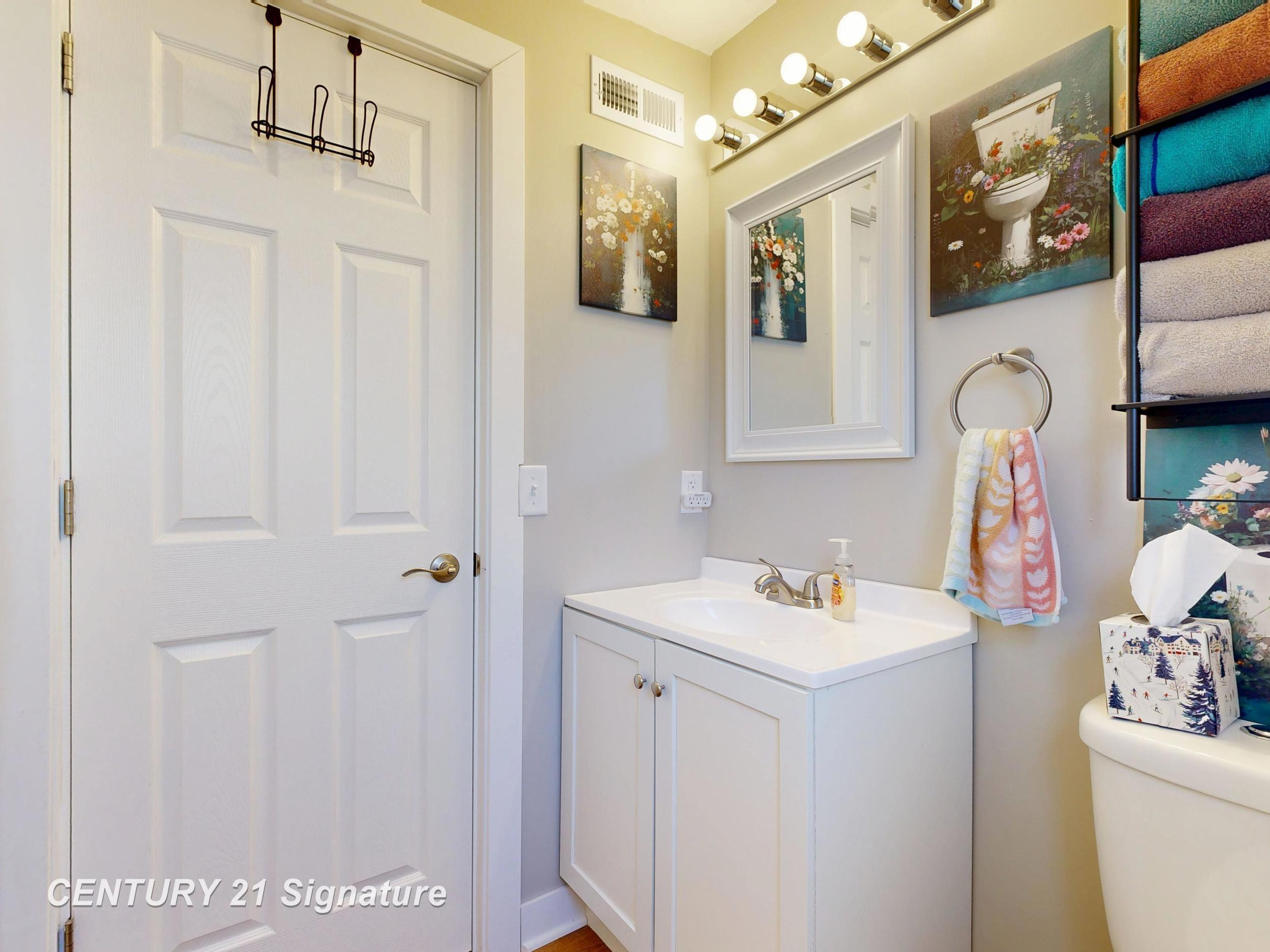 310 S Franklin St, Zilwaukee, MI 48604 — Photo 29