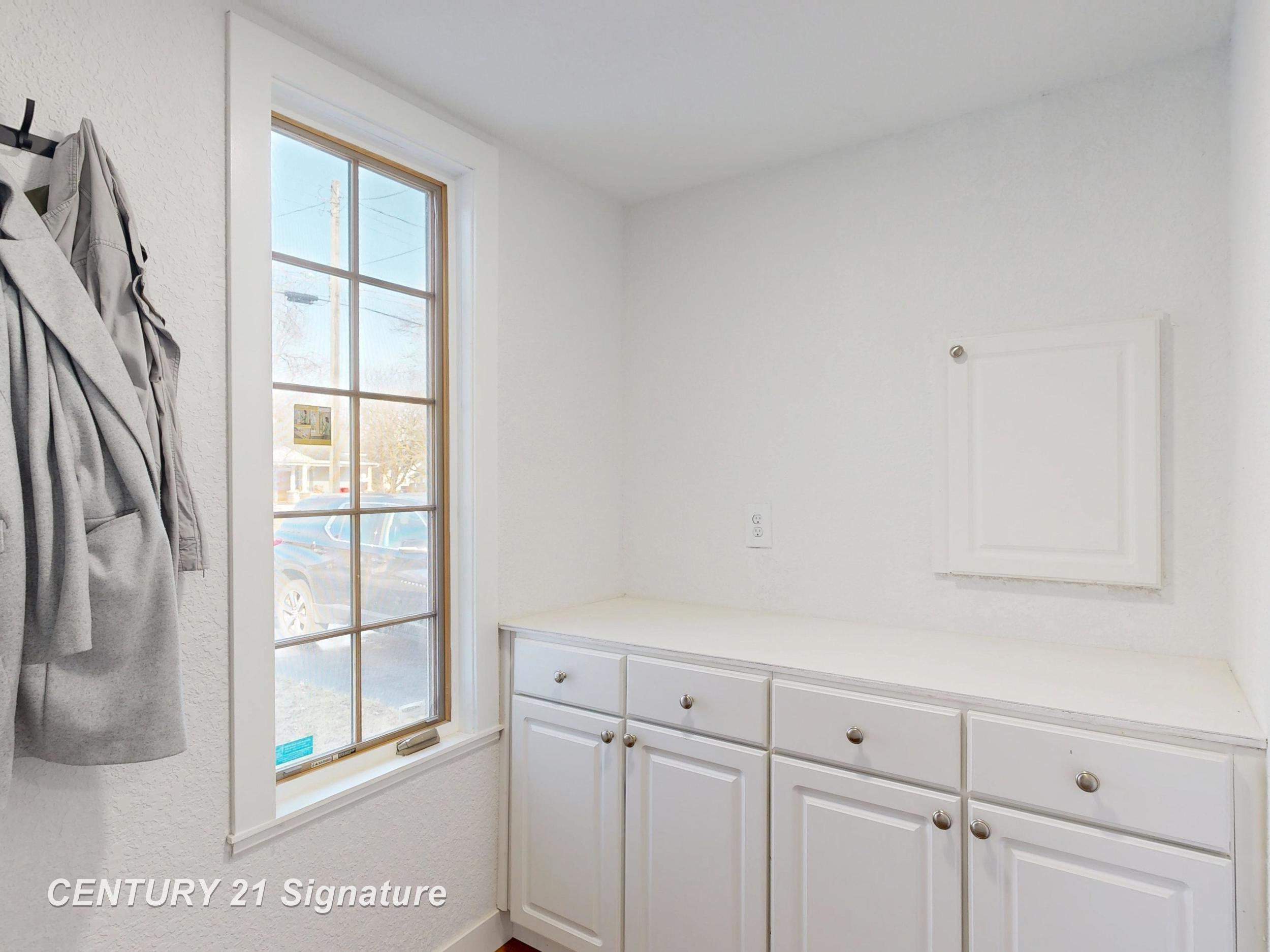 310 S Franklin St, Zilwaukee, MI 48604 — Photo 30
