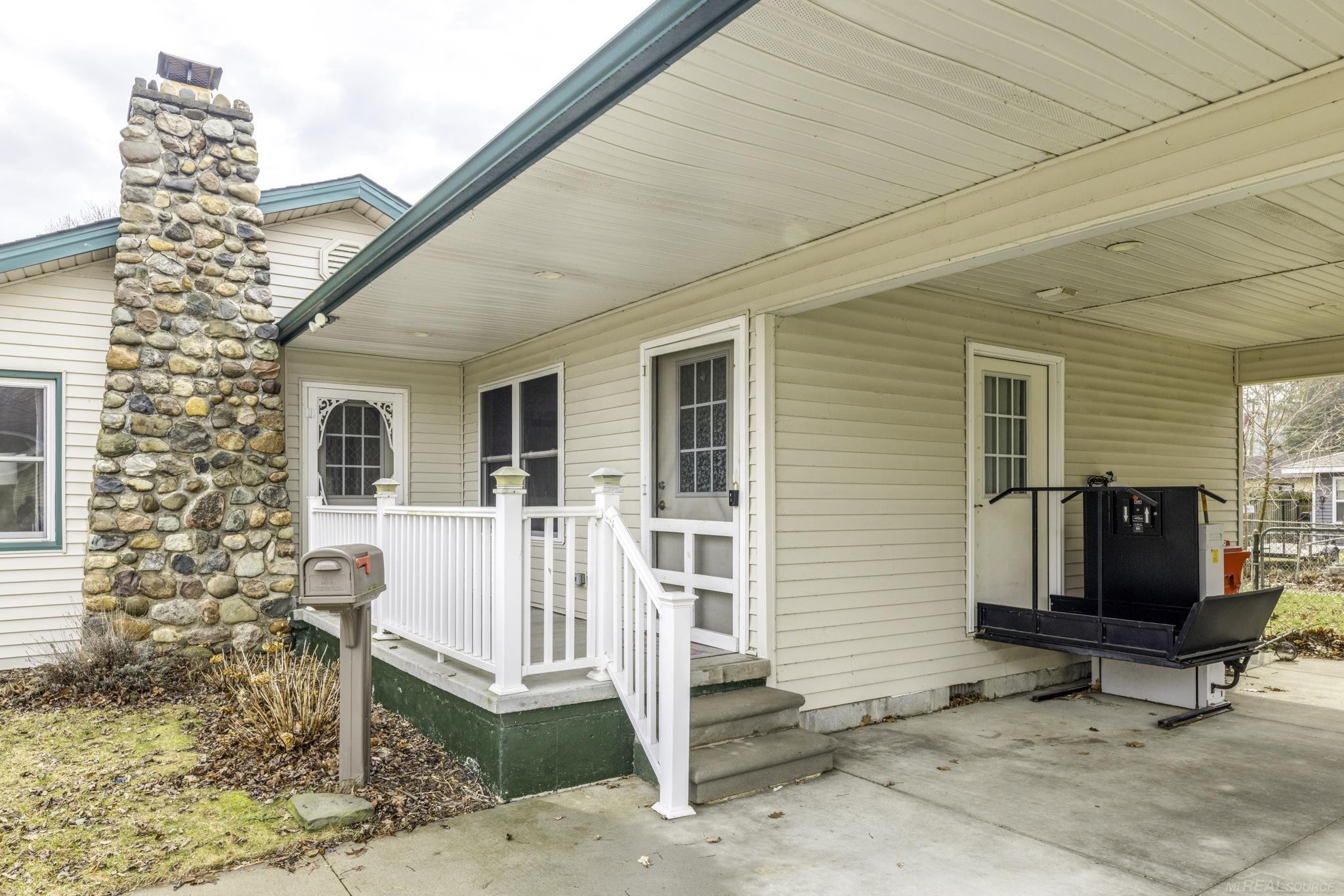 3055 Maplewood Drive, MI 48059 — Photo 17