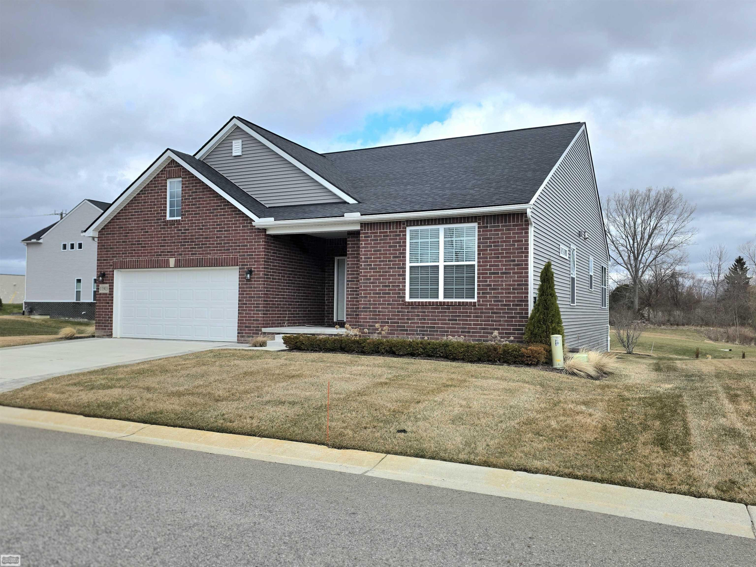 11903 Timber Court, MI 48065 — Photo 3