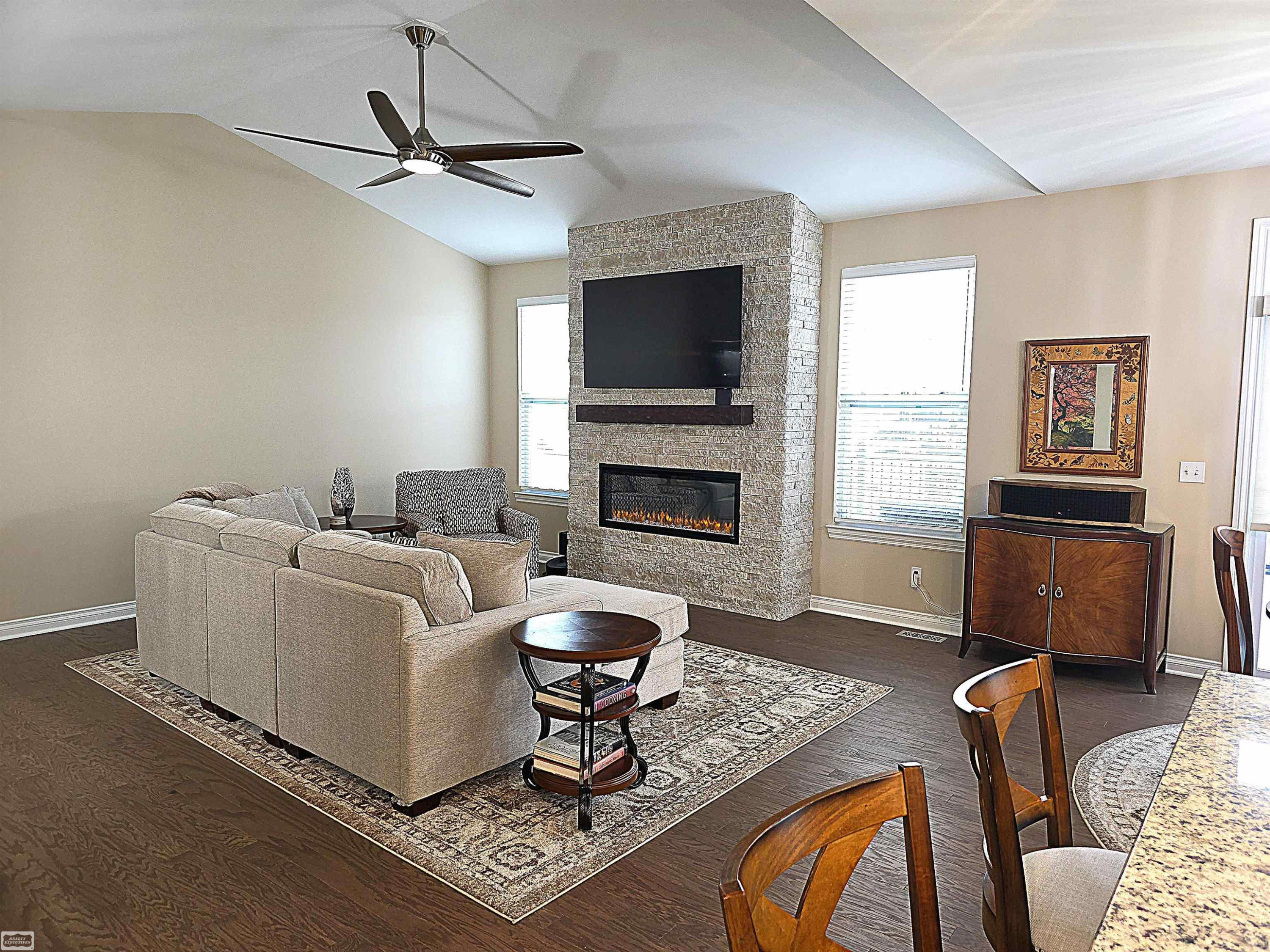 11903 Timber Court, MI 48065 — Photo 8