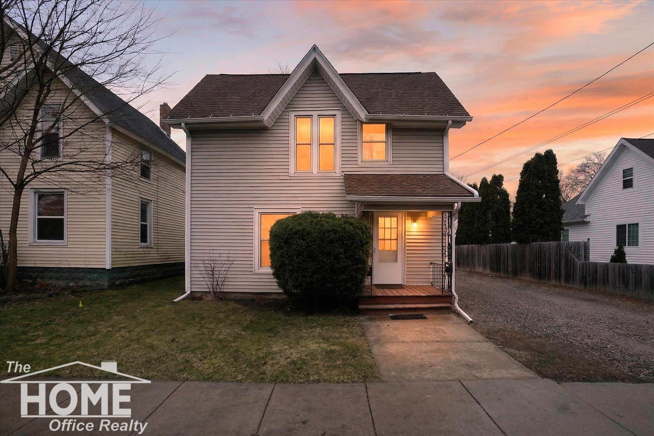 218 S Oak Street, Owosso, MI 48867 — front exterior