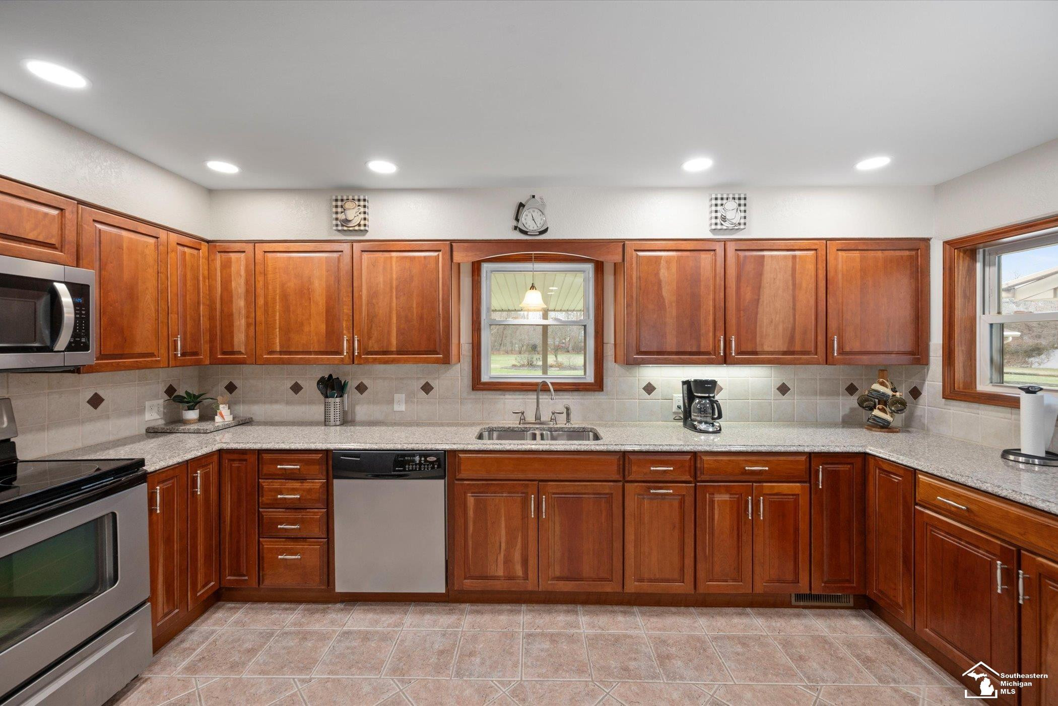 3960 W STERNS RD. Road, Lambertville, MI 48144 — Photo 22