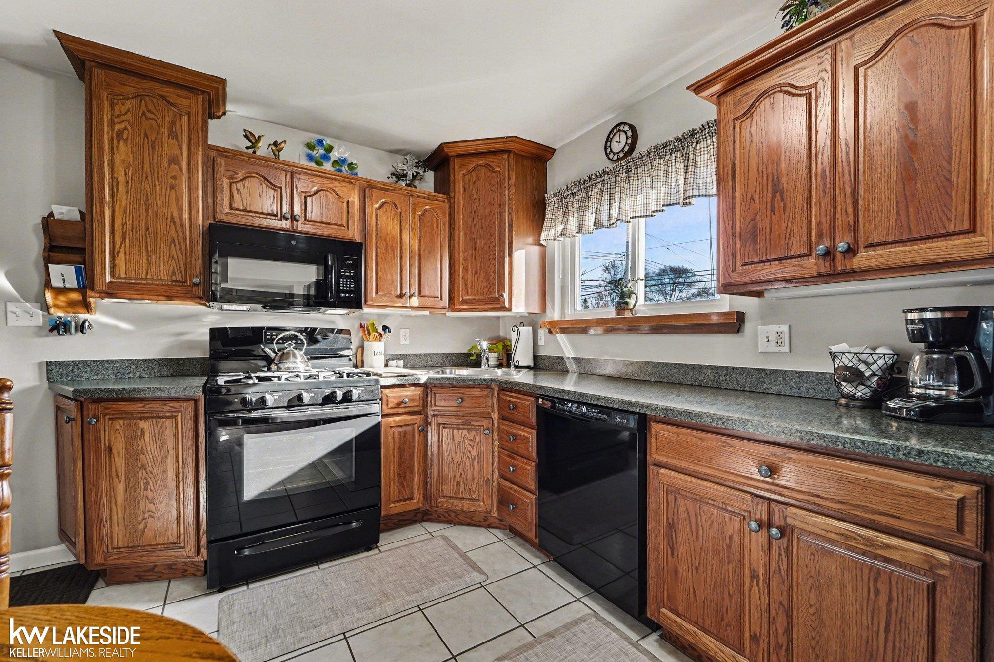1421 Beaupre Avenue, Madison Heights, MI 48071 — Photo 6