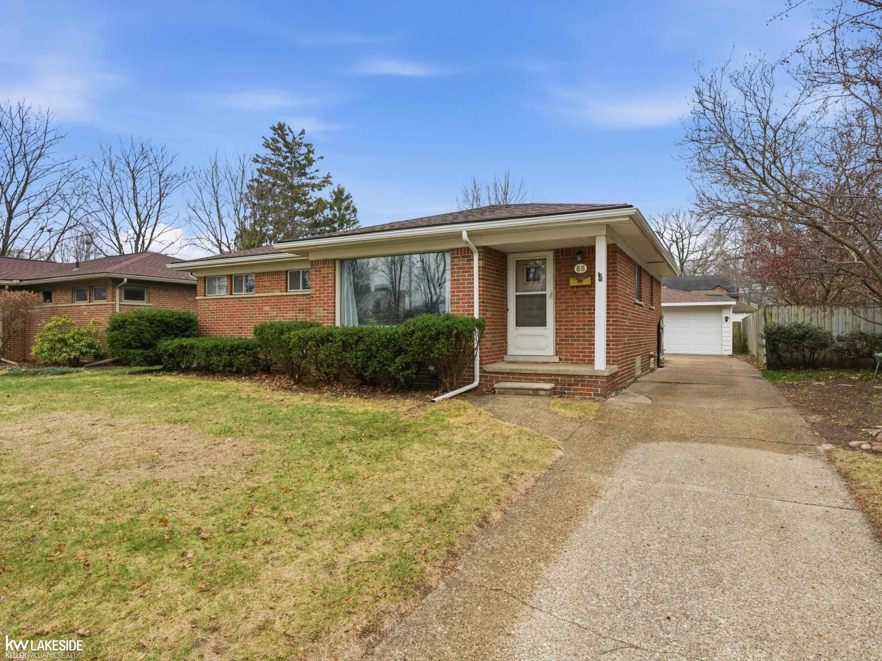 88 Wellesley Drive, MI — Photo 2