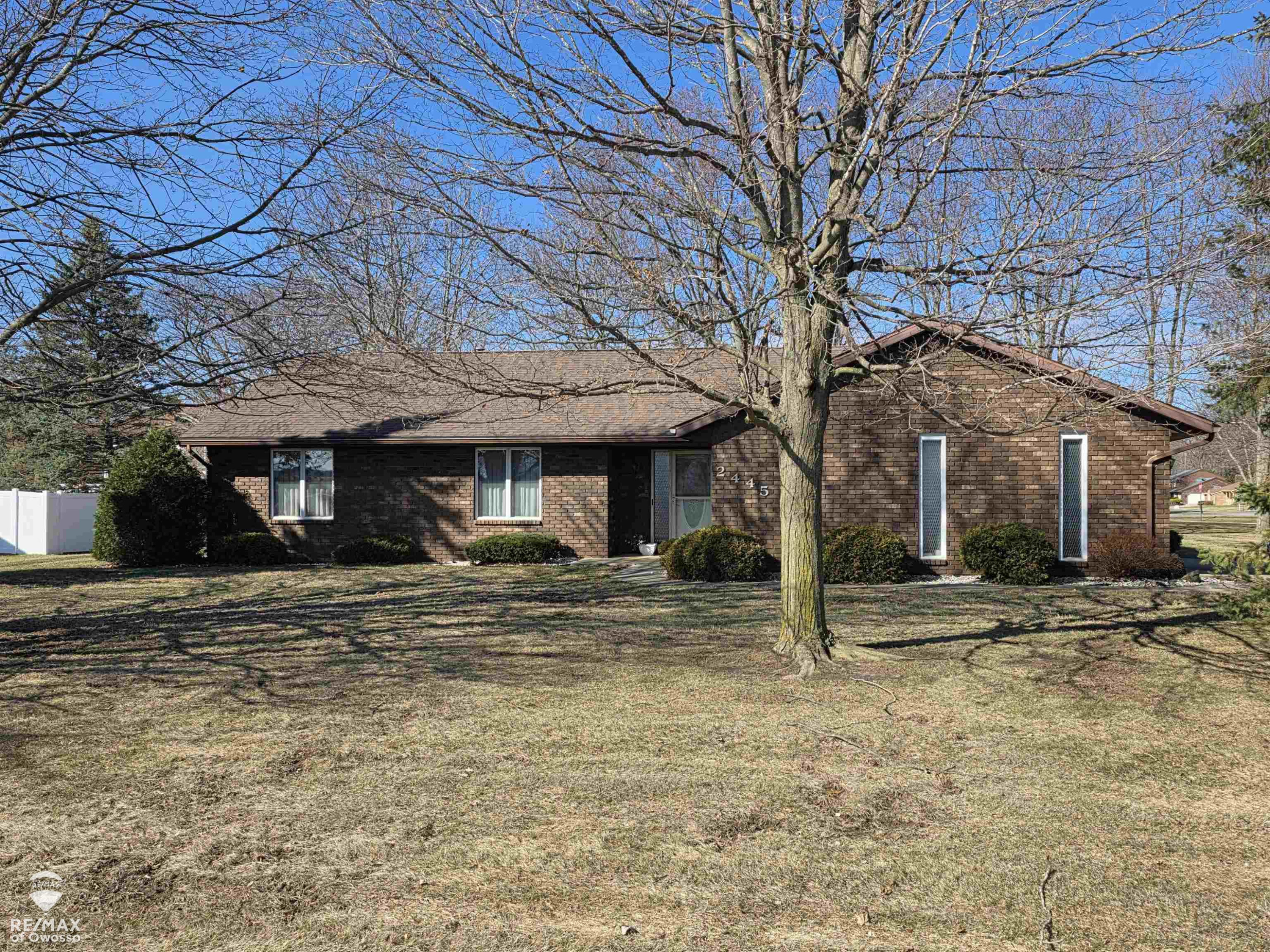 2445 N Hickory Road, Owosso, MI 48867 — front exterior