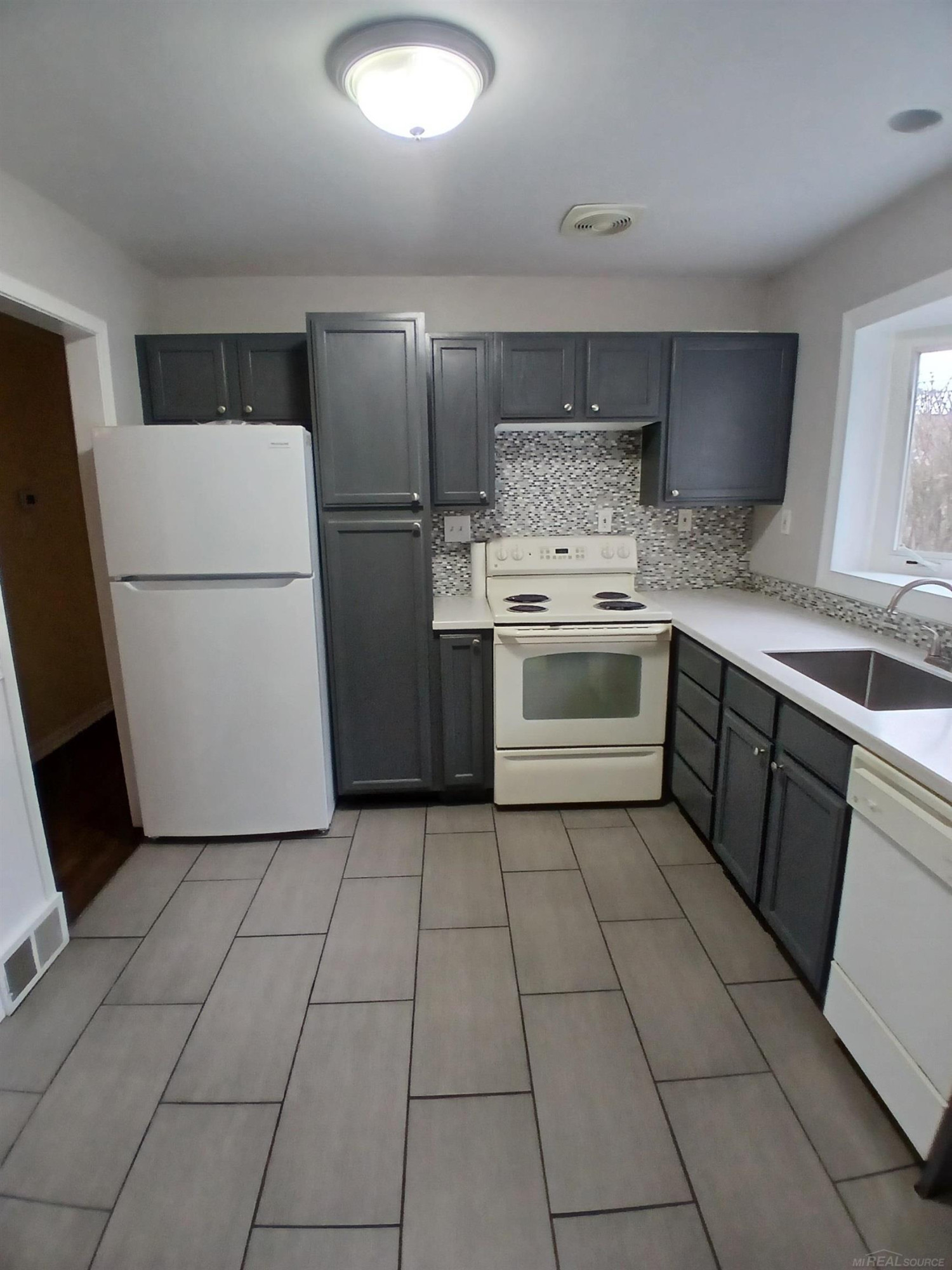 28603 Bohn Street, Roseville, MI 48066 — Photo 11