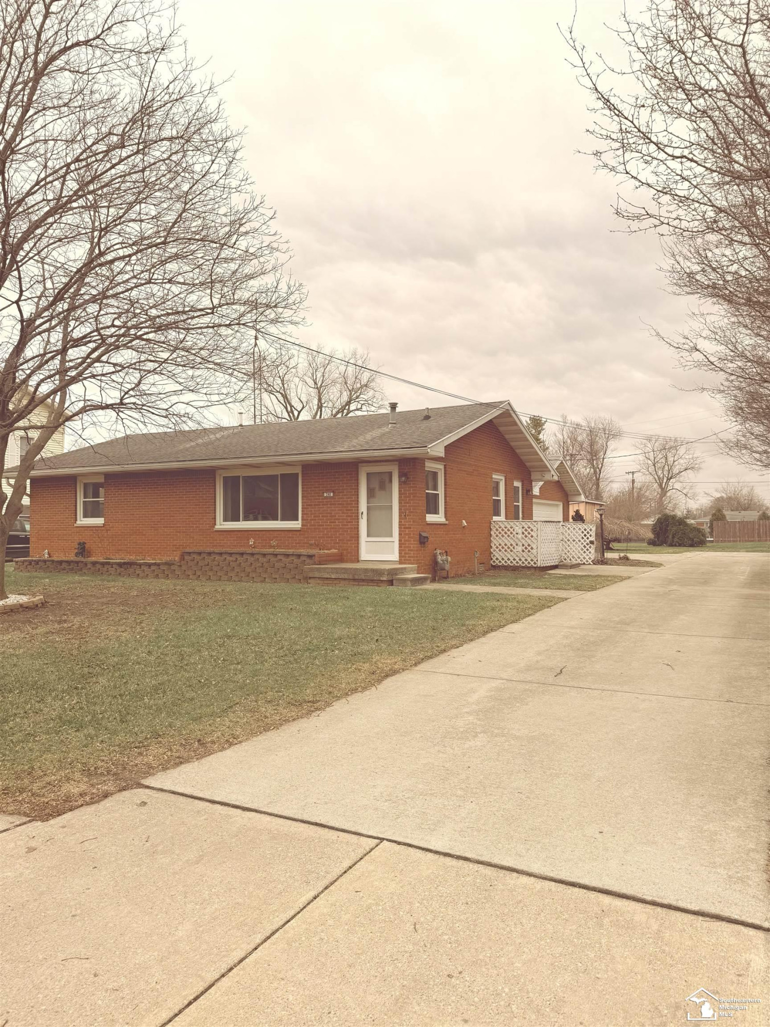 240 ypsilanti Street, Dundee, MI 48131 — front exterior