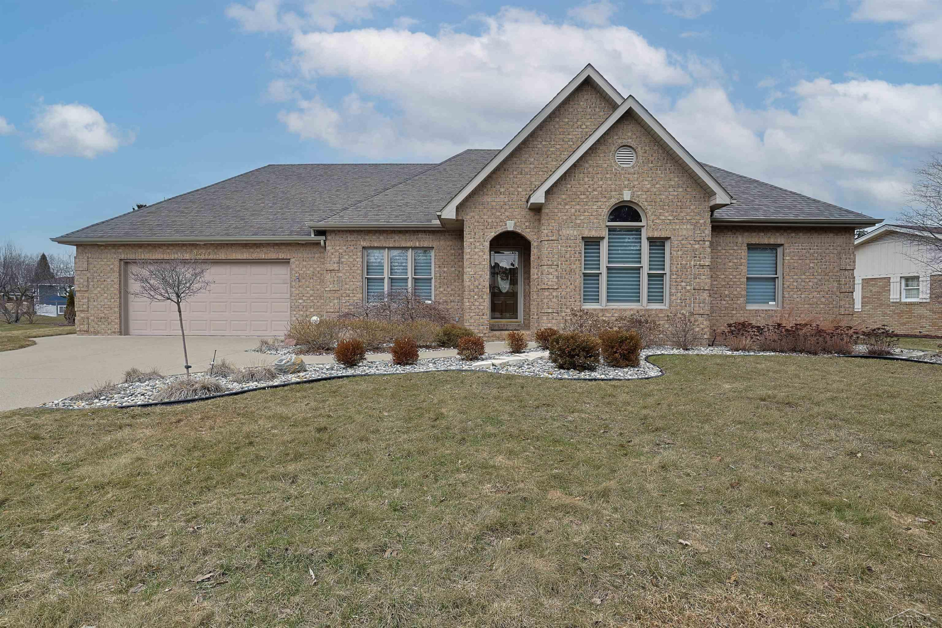 3415 Win Kae Place, Bay City, MI 48706 — front exterior