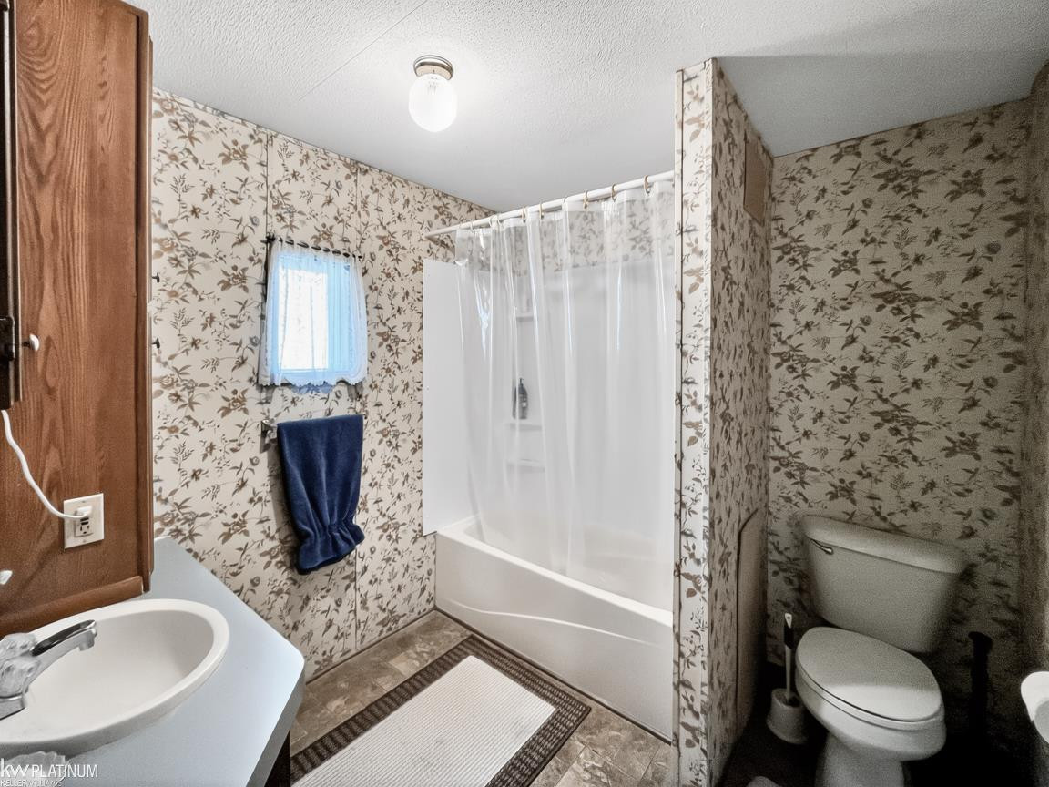 48609 Pineview Drive, Shelby, MI 48317 — Photo 10
