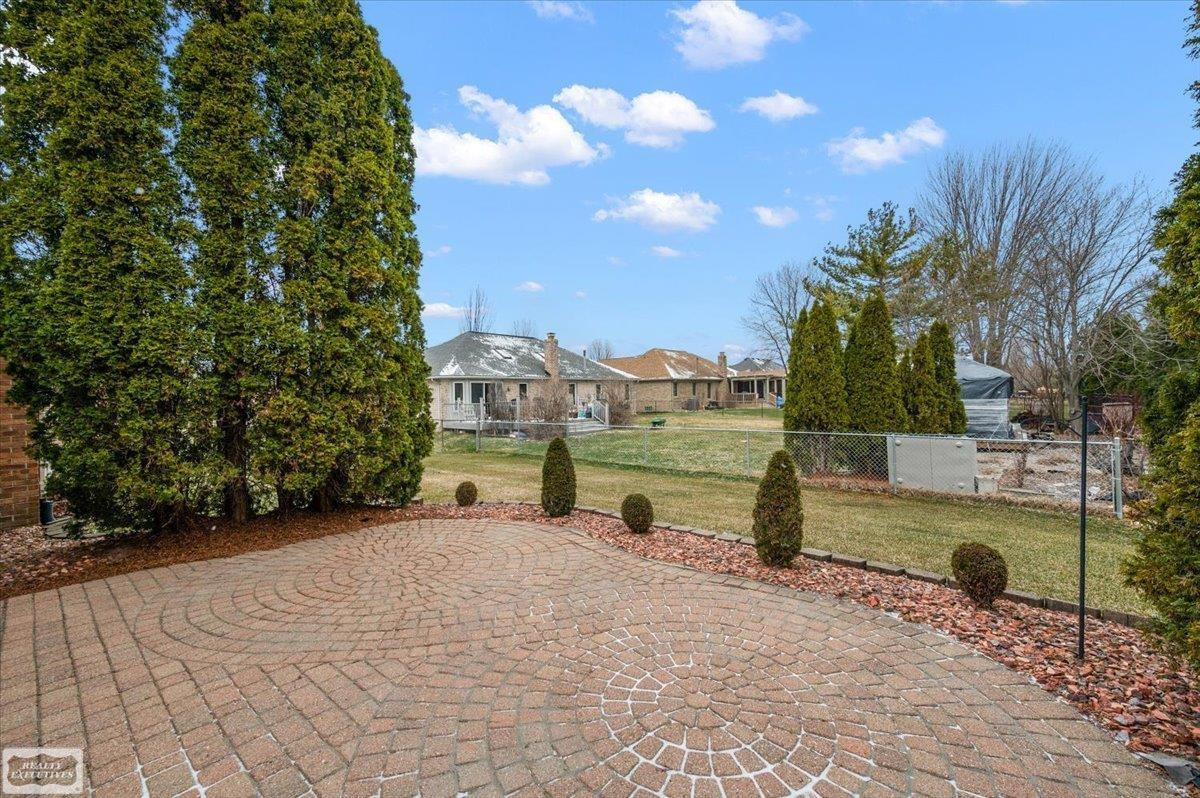 17331 Lorraine Drive, Macomb, MI 48044 — Photo 4