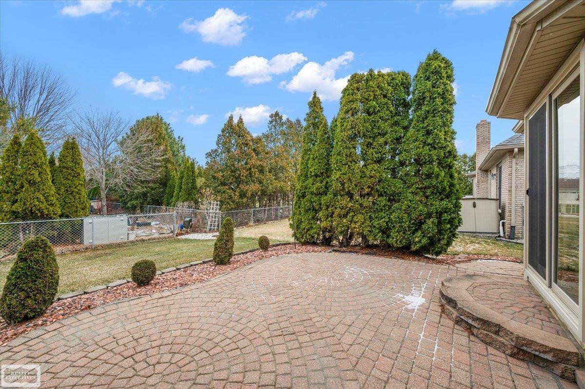 17331 Lorraine Drive, Macomb, MI 48044 — Photo 5