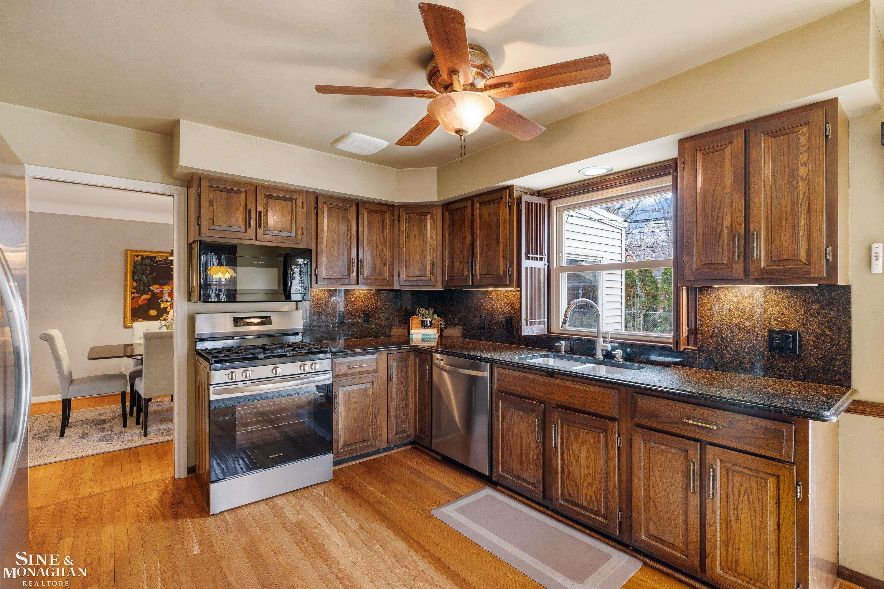 597 Hollywood Avenue, Grosse Pointe Woods, MI 48236 — Photo 14