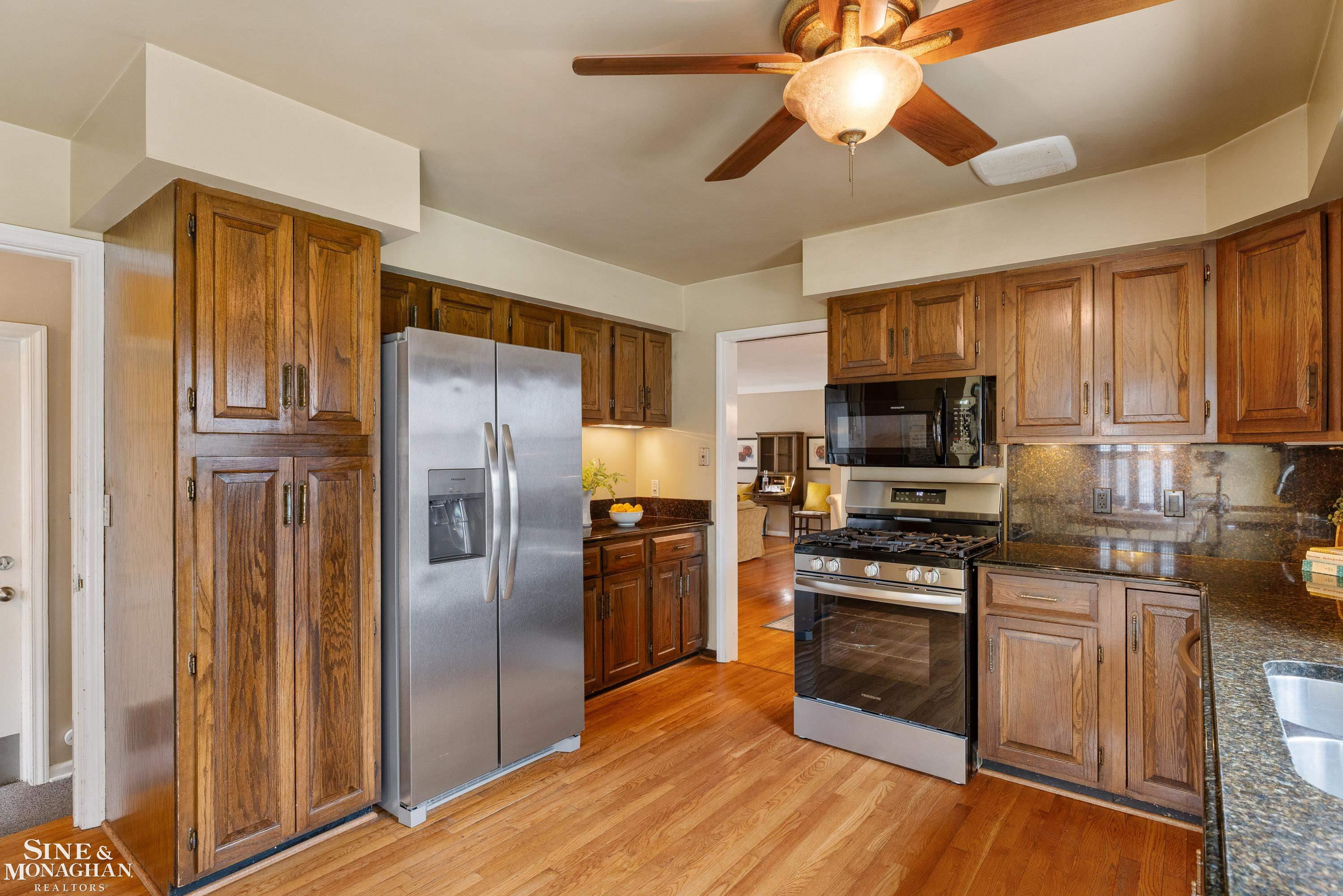 597 Hollywood Avenue, Grosse Pointe Woods, MI 48236 — Photo 15