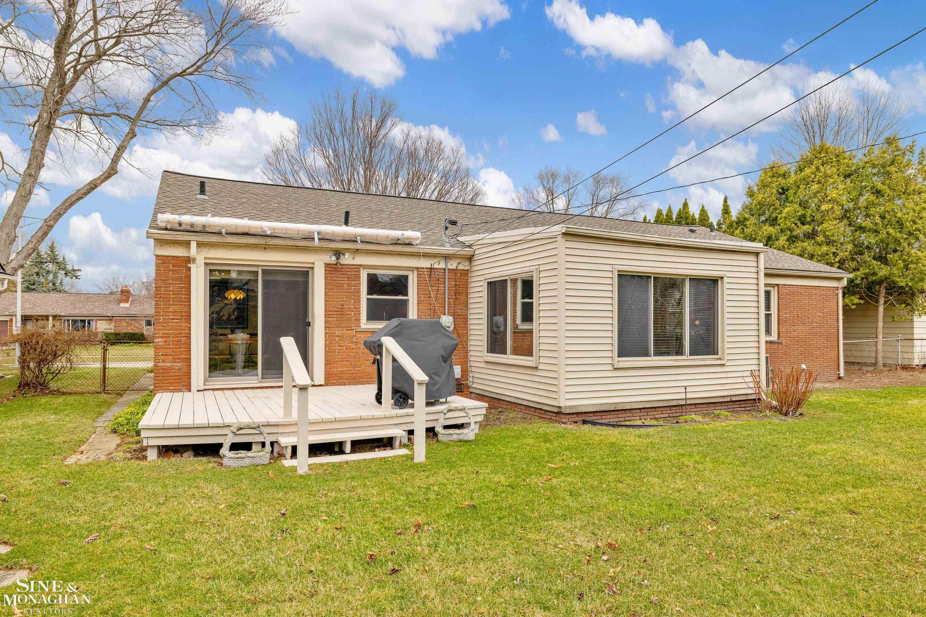 597 Hollywood Avenue, Grosse Pointe Woods, MI 48236 — Photo 36