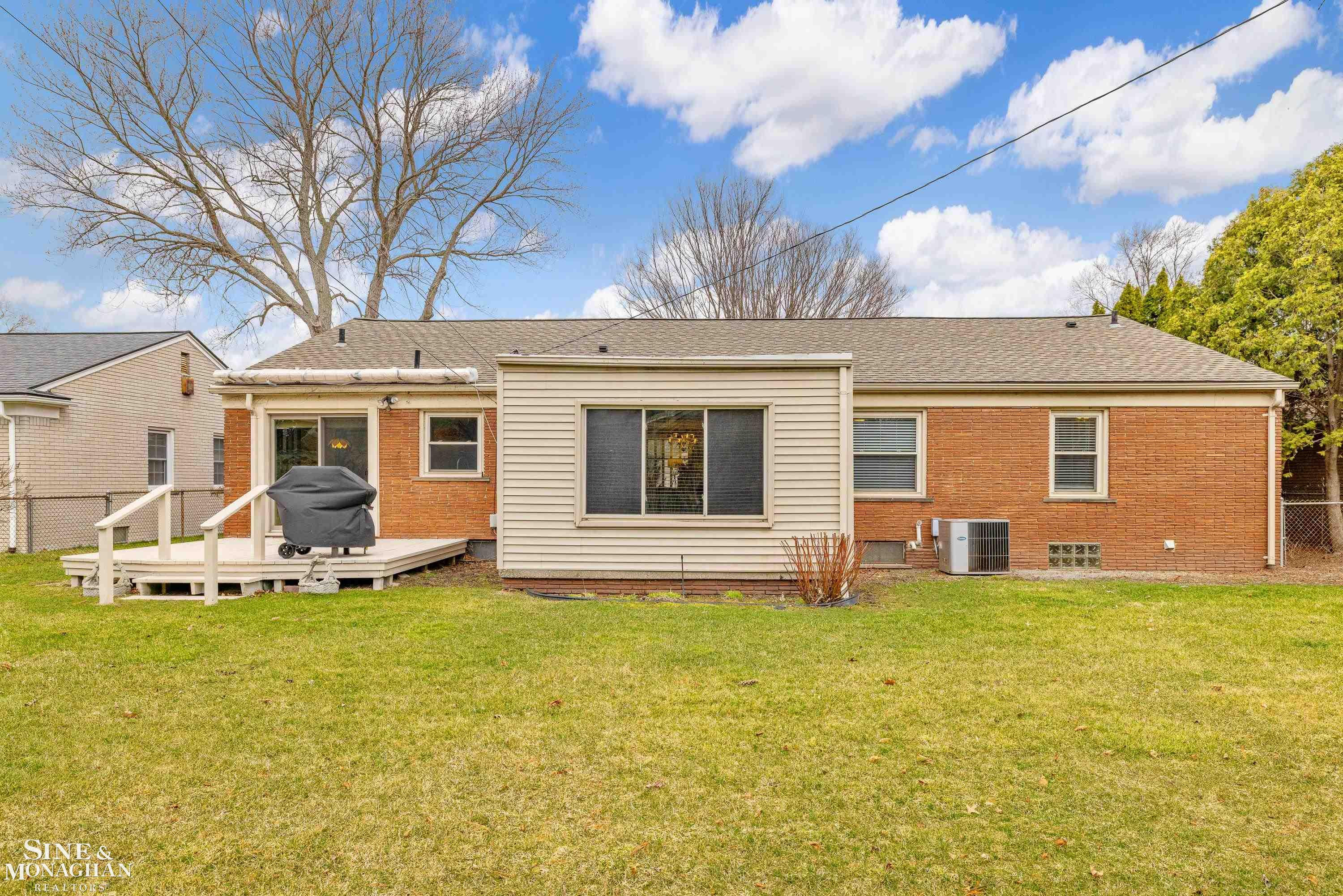 597 Hollywood Avenue, Grosse Pointe Woods, MI 48236 — Photo 38
