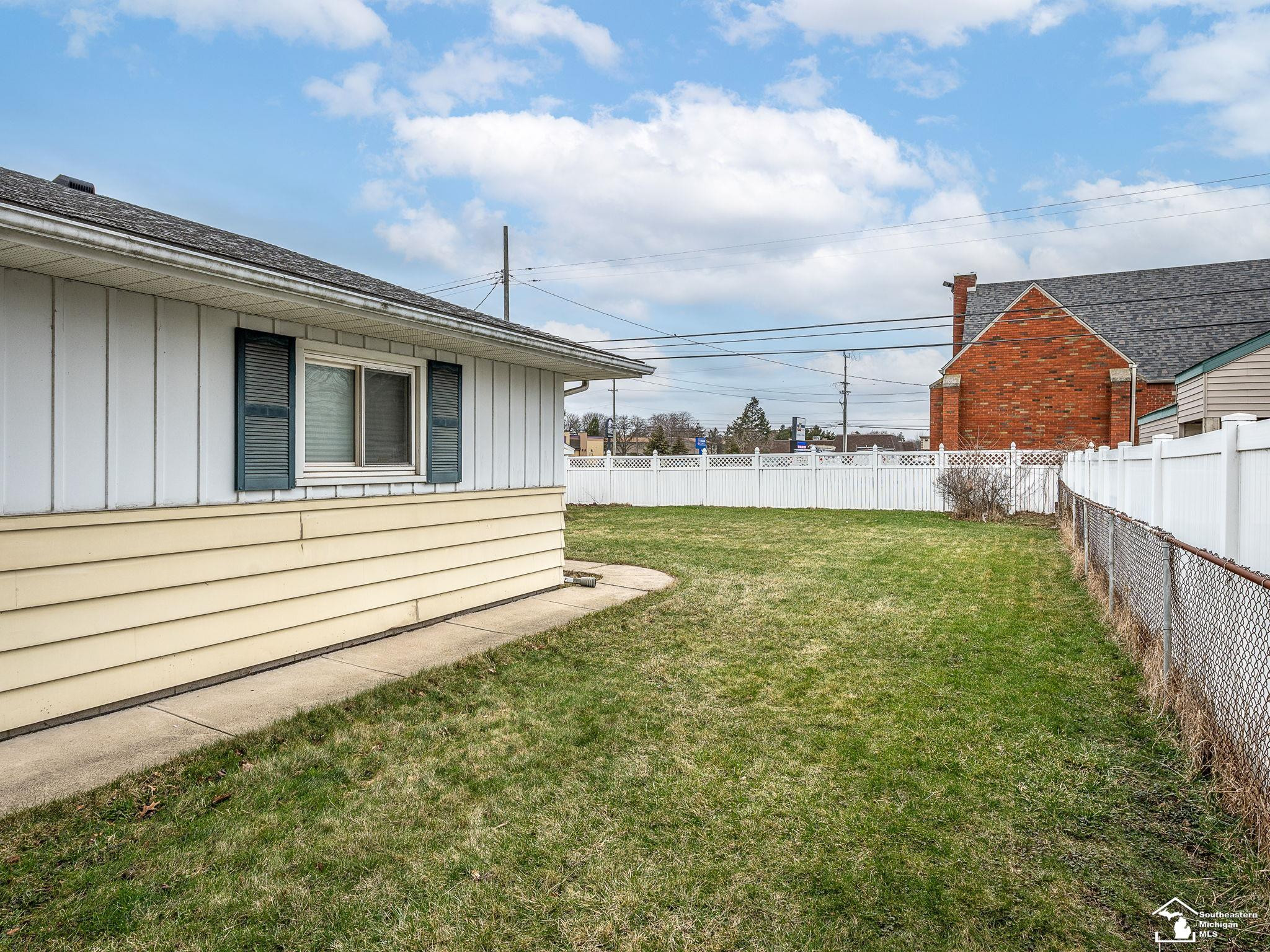 469 Bentley Drive, Monroe, MI 48162 — Photo 23