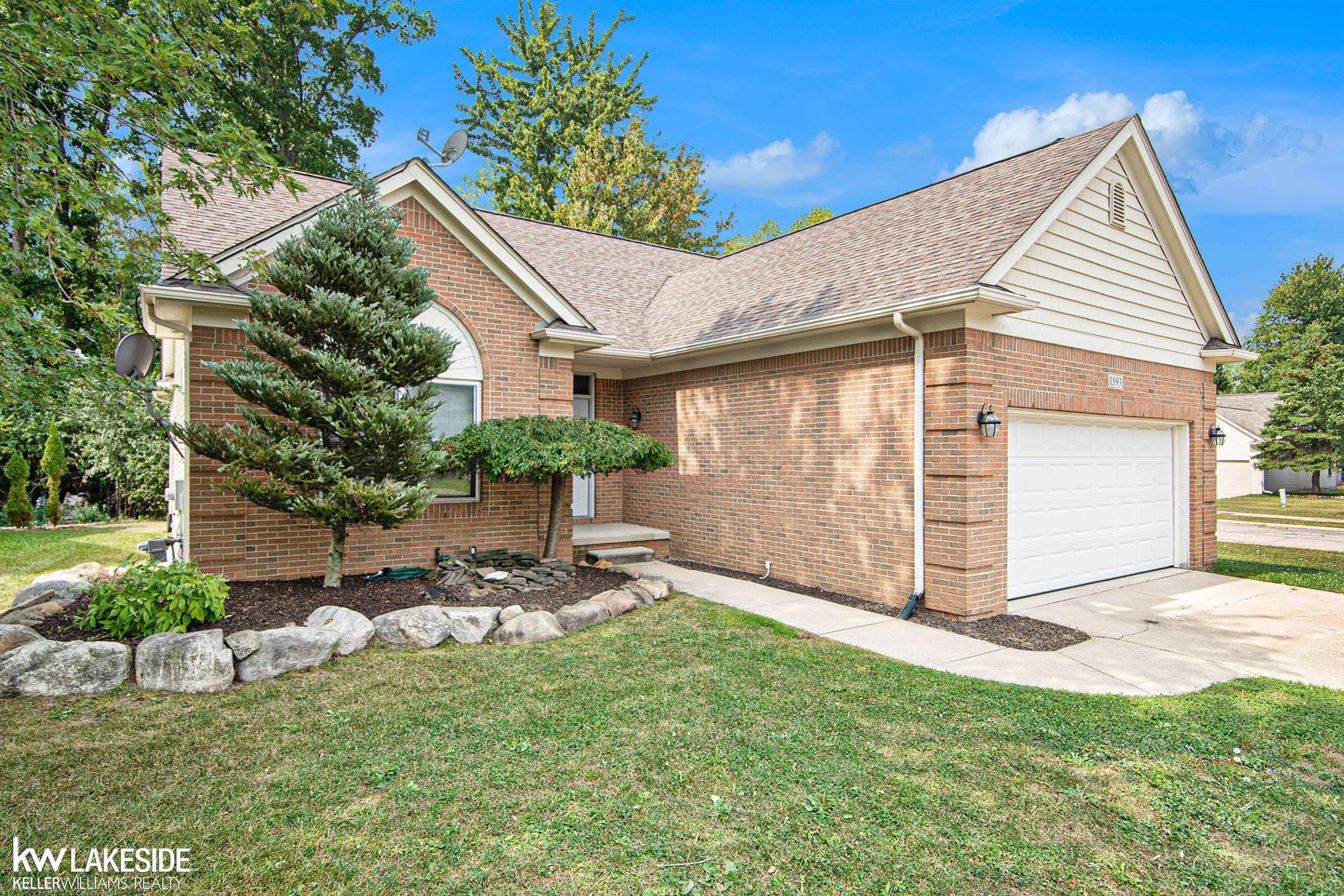 1593 Club House Court, Pontiac, MI 48340 — front exterior