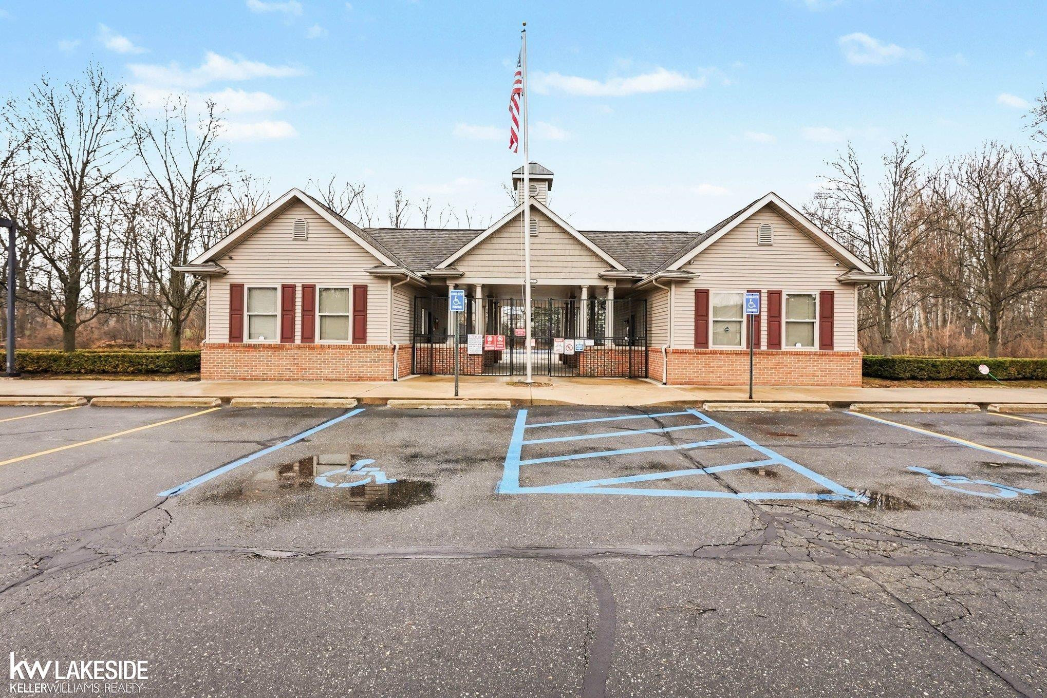 1593 Club House Court, Pontiac, MI 48340 — Photo 13