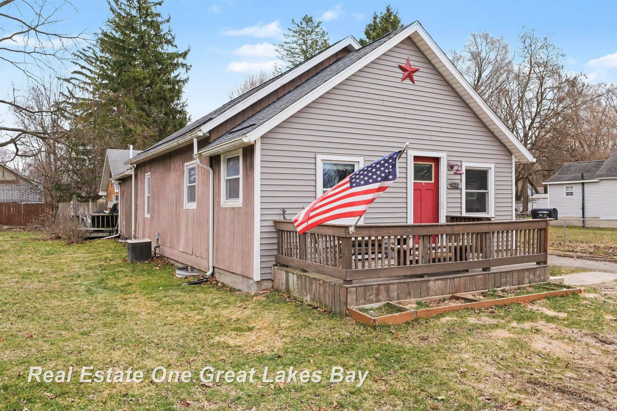 621 W Hosmer Street, Saint Charles, MI 48655 — Photo 2