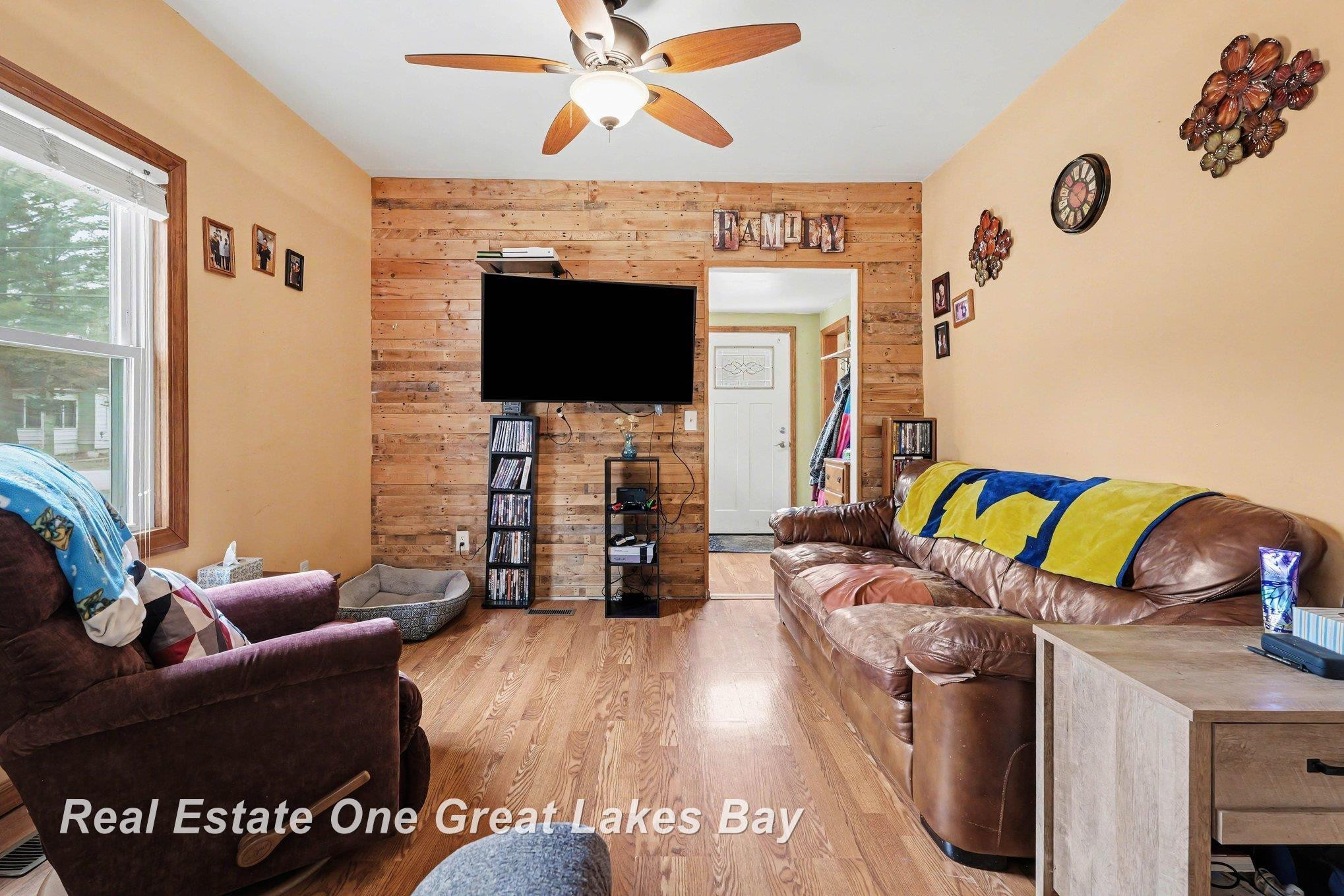 621 W Hosmer Street, Saint Charles, MI 48655 — Photo 3