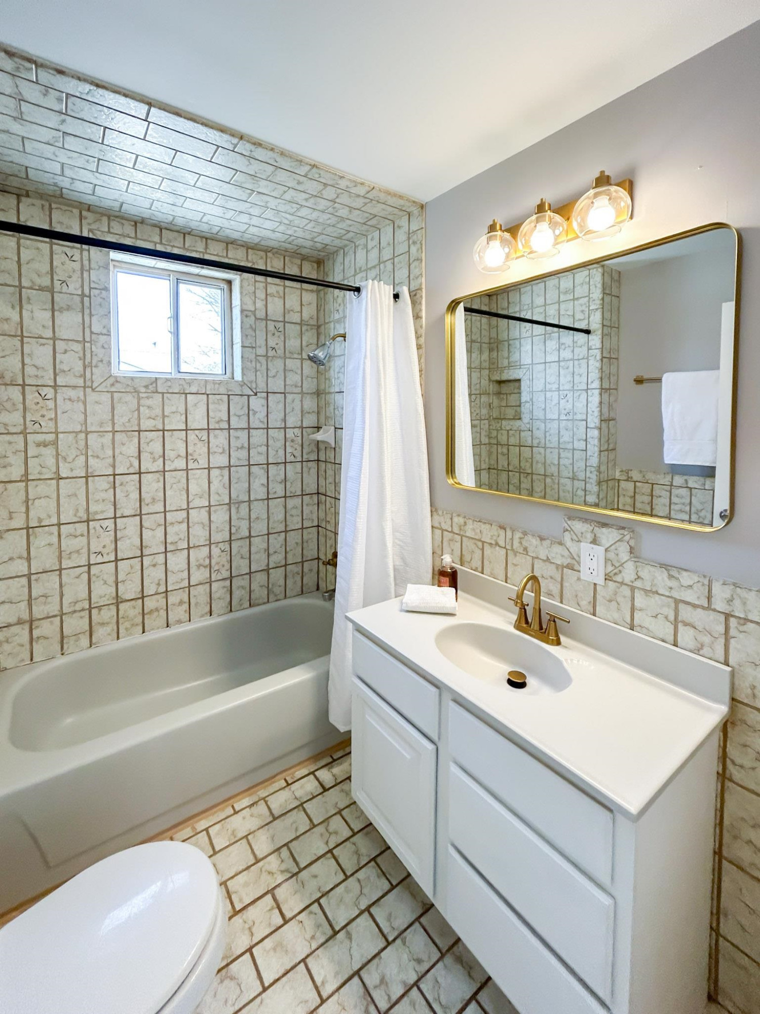 2399 E Parkwood Avenue, Burton, MI 48529 — Photo 21