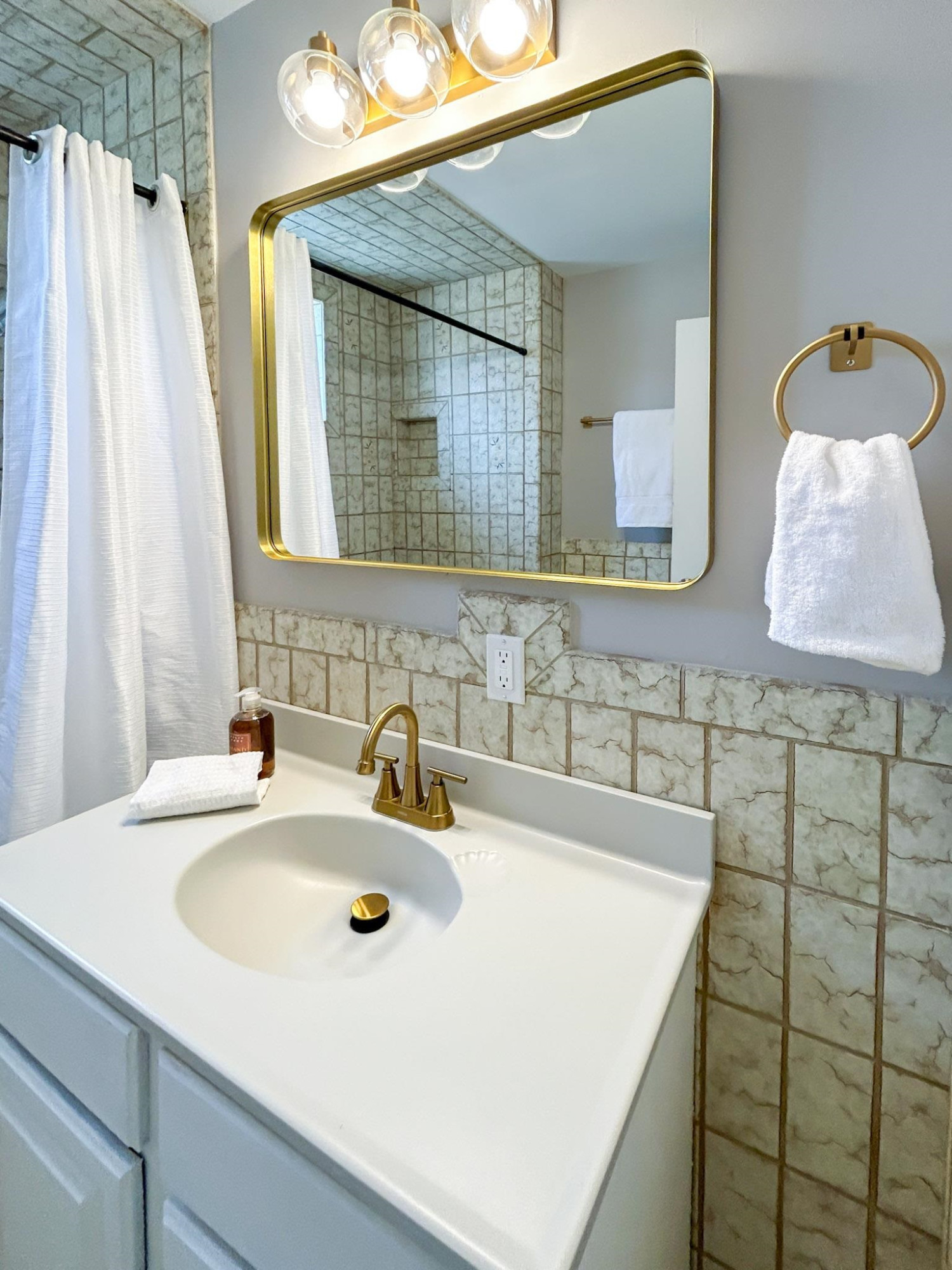 2399 E Parkwood Avenue, Burton, MI 48529 — Photo 22