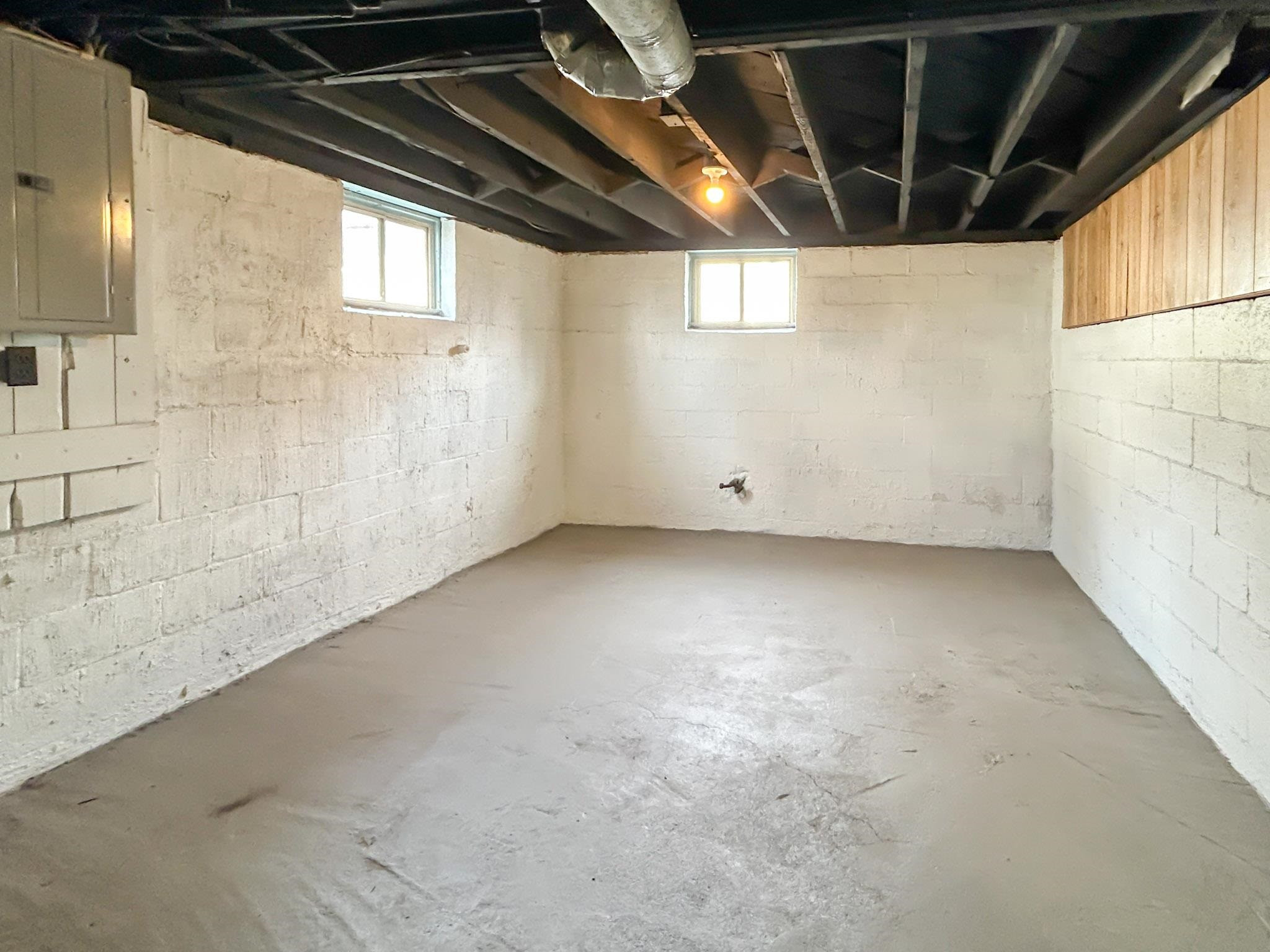 2399 E Parkwood Avenue, Burton, MI 48529 — Photo 26