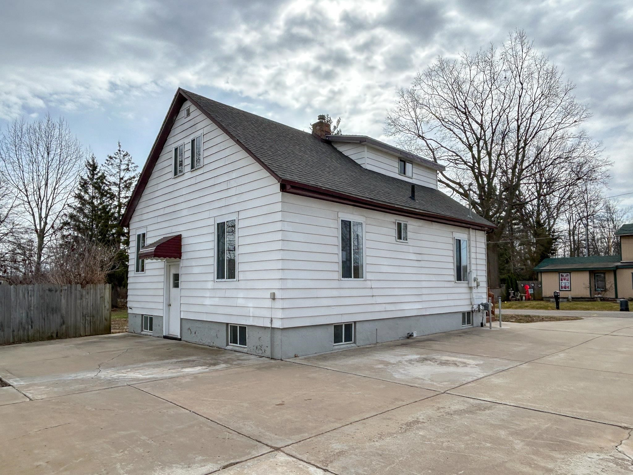 2399 E Parkwood Avenue, Burton, MI 48529 — Photo 29