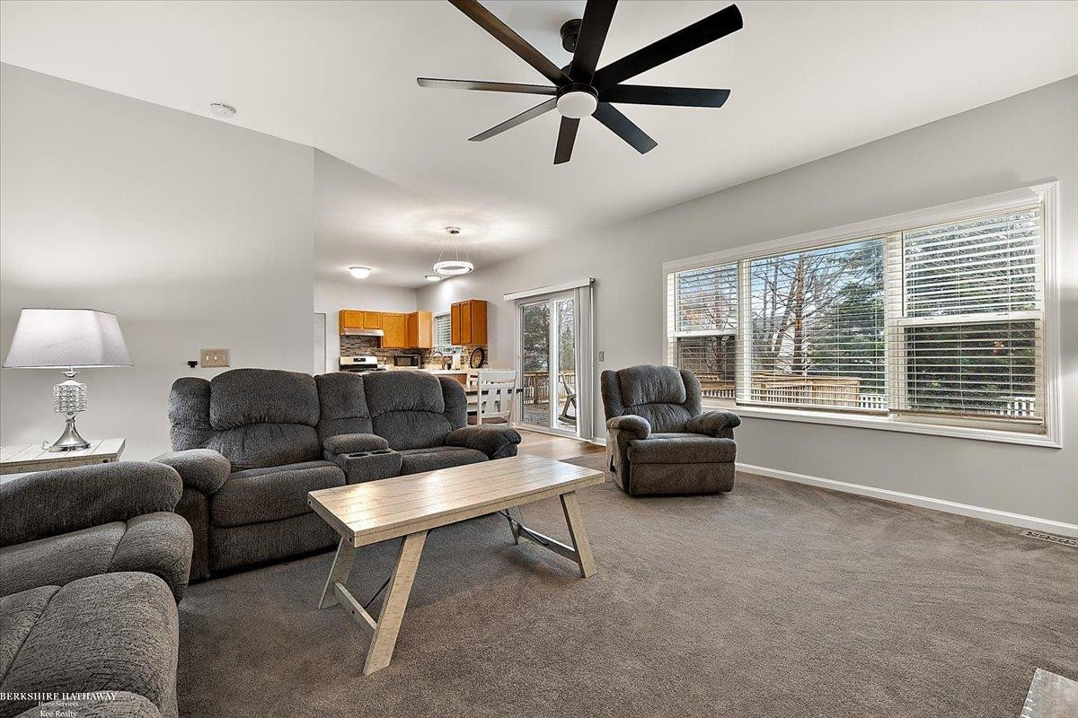 9105 Timbercrest Lane, Whitmore Lake, MI 48189 — Photo 8