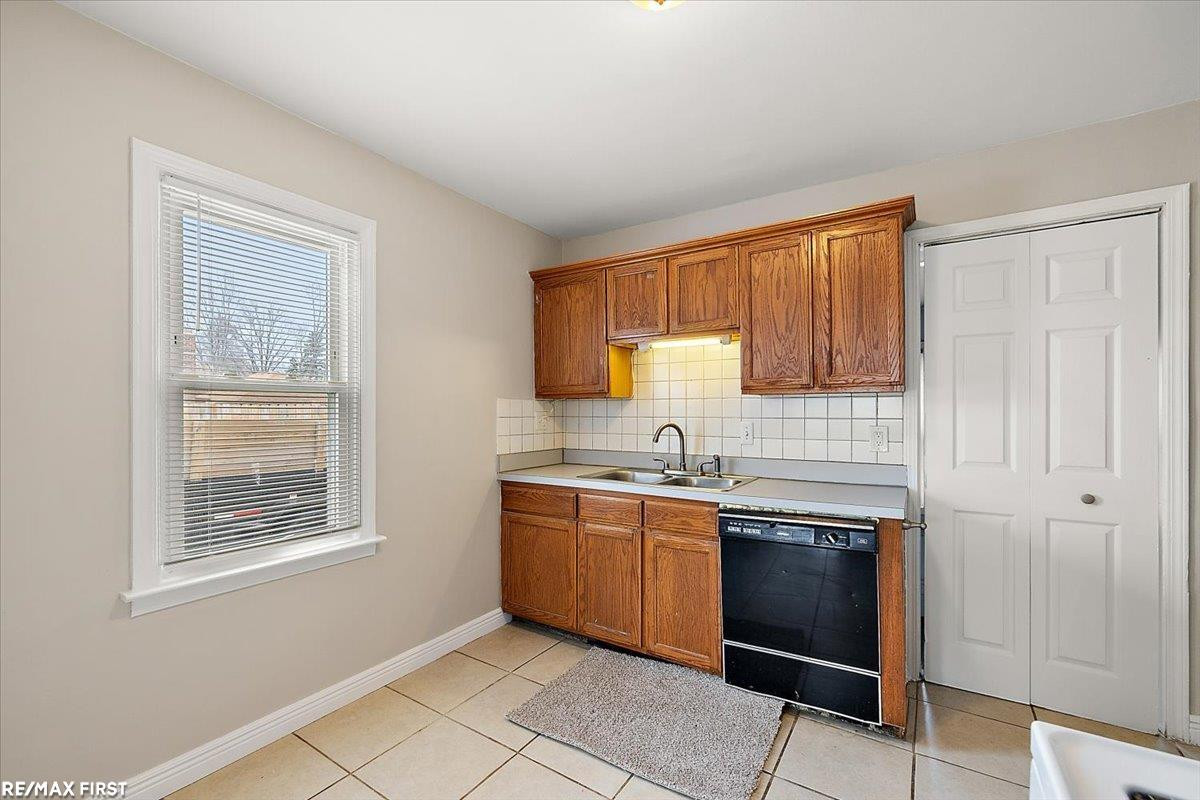 20625 Avalon Street, Saint Clair Shores, MI 48080 — Photo 13