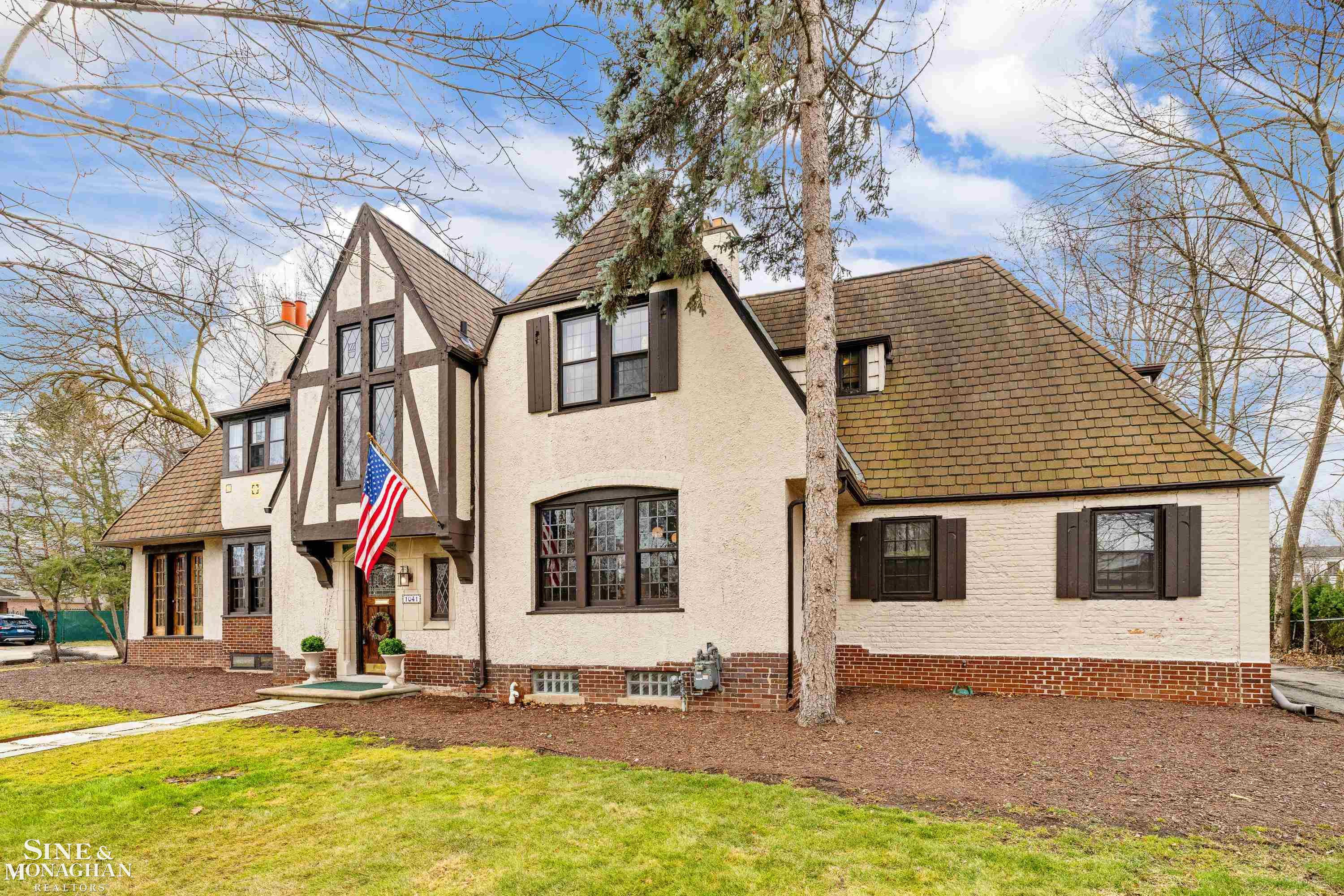 1041 Lochmoor Boulevard, Grosse Pointe Woods, MI 48236 — Photo 3
