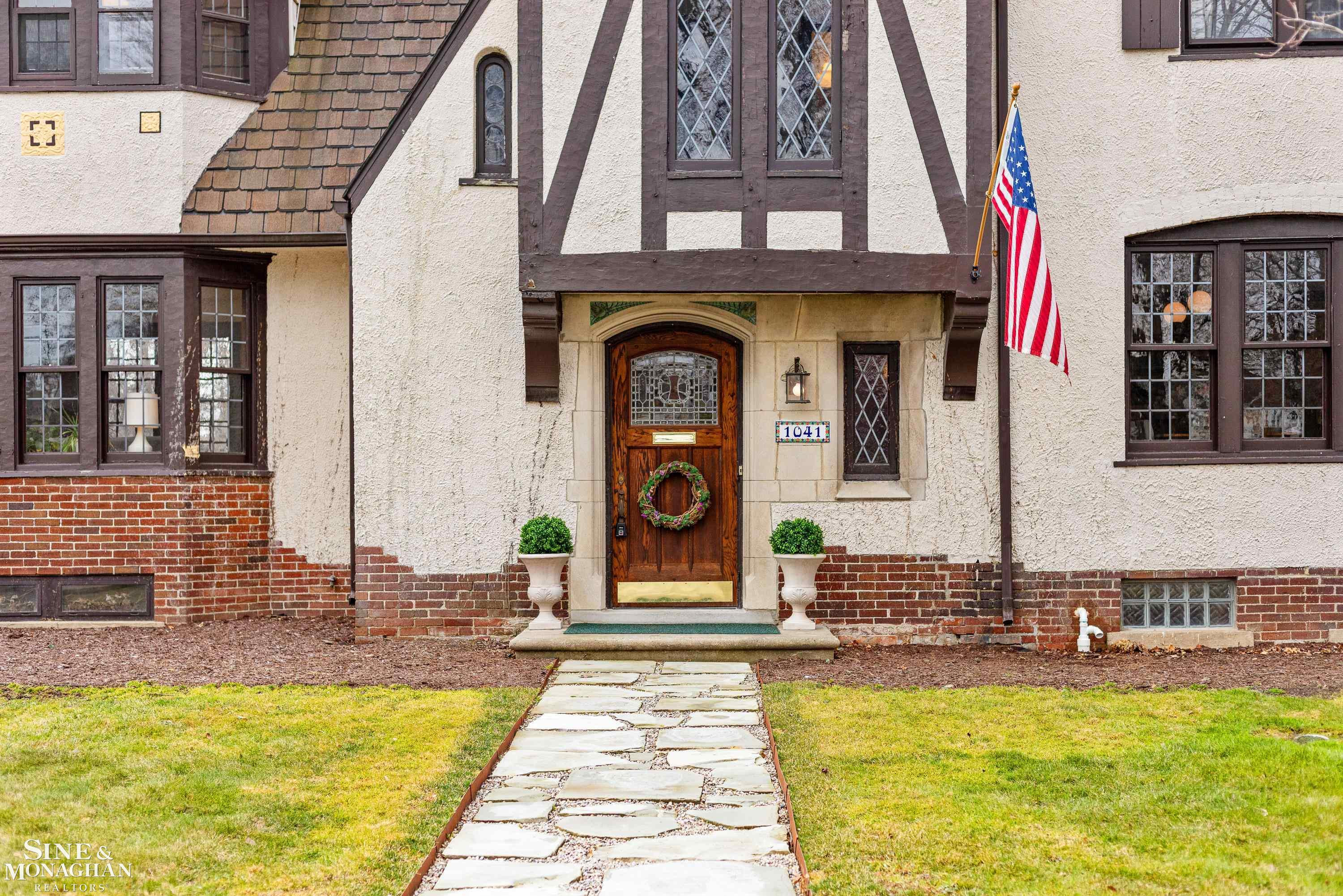 1041 Lochmoor Boulevard, Grosse Pointe Woods, MI 48236 — Photo 4