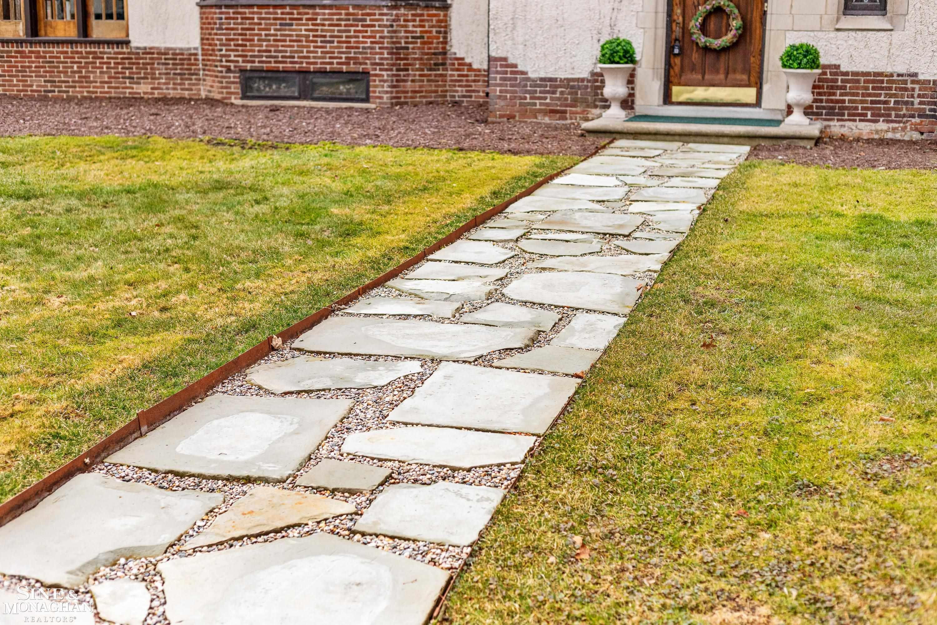 1041 Lochmoor Boulevard, Grosse Pointe Woods, MI 48236 — Photo 5