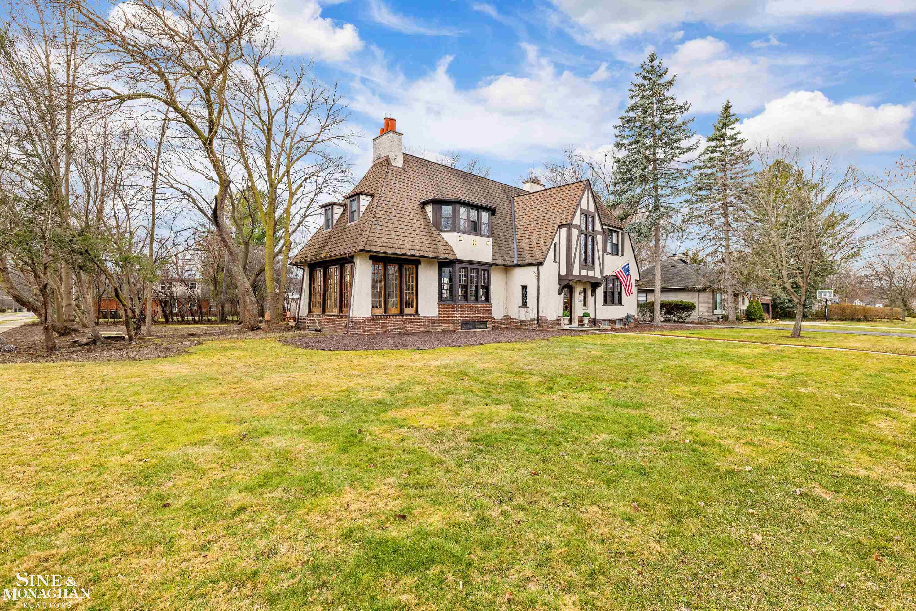 1041 Lochmoor Boulevard, Grosse Pointe Woods, MI 48236 — Photo 6