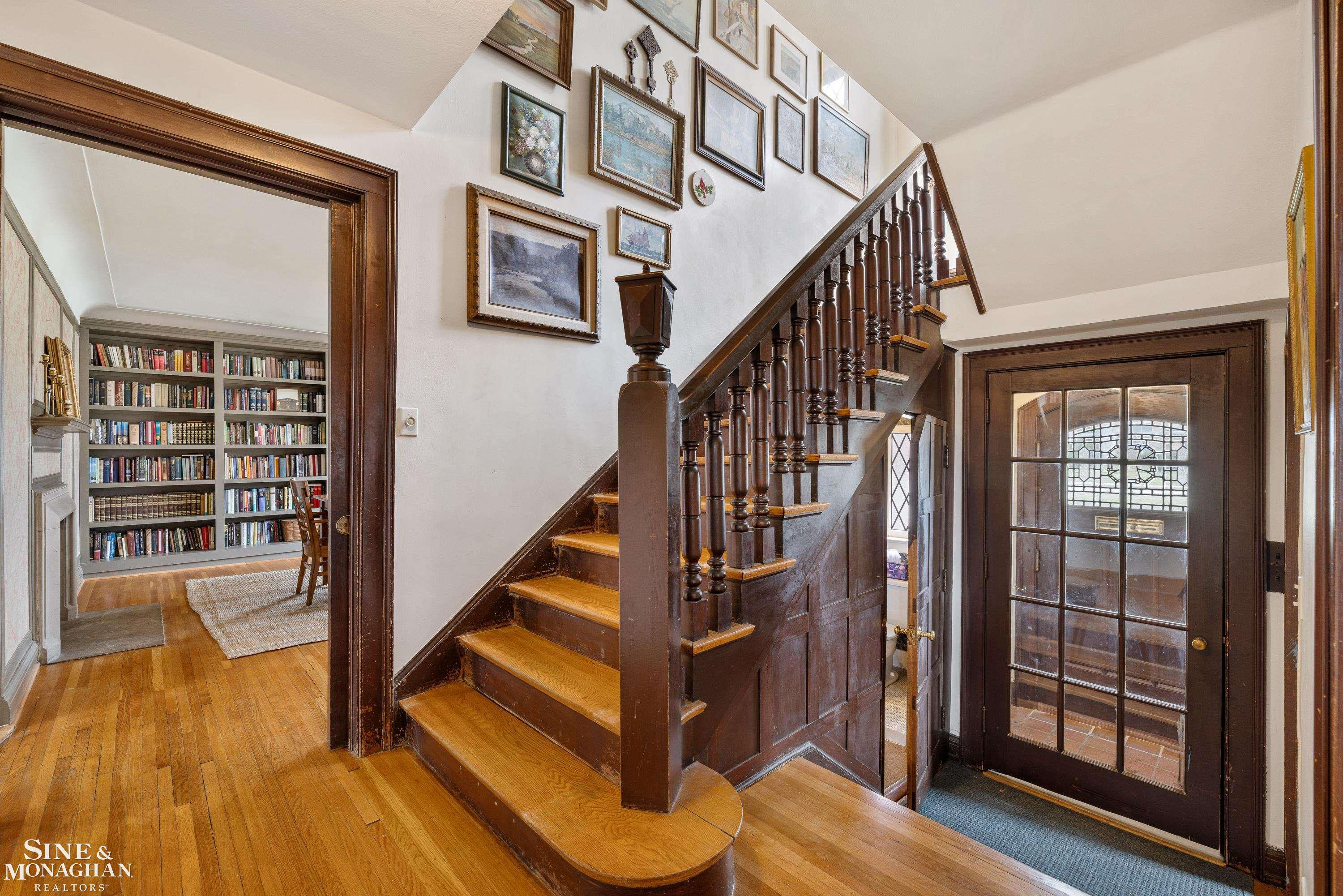 1041 Lochmoor Boulevard, Grosse Pointe Woods, MI 48236 — Photo 7