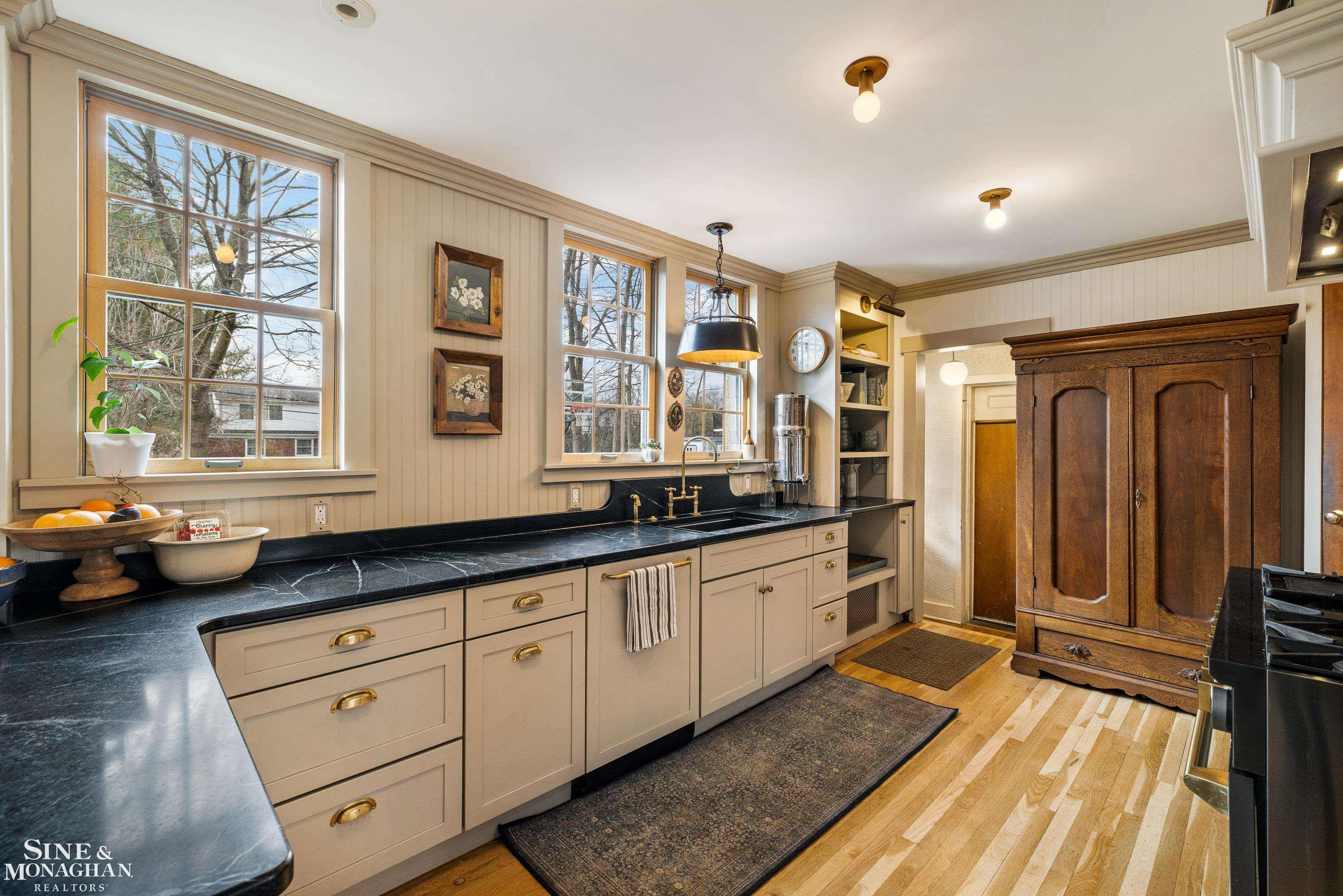 1041 Lochmoor Boulevard, Grosse Pointe Woods, MI 48236 — Photo 23
