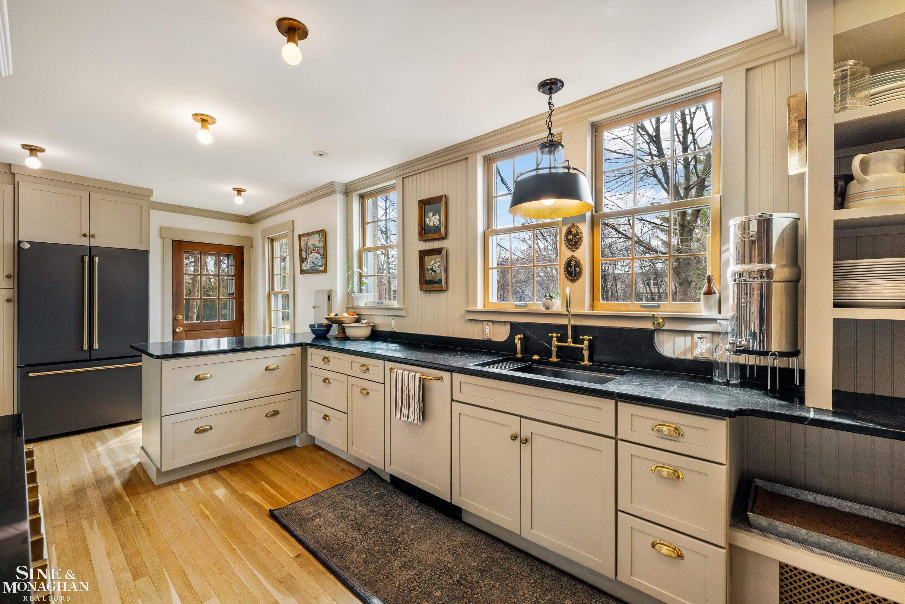 1041 Lochmoor Boulevard, Grosse Pointe Woods, MI 48236 — Photo 25