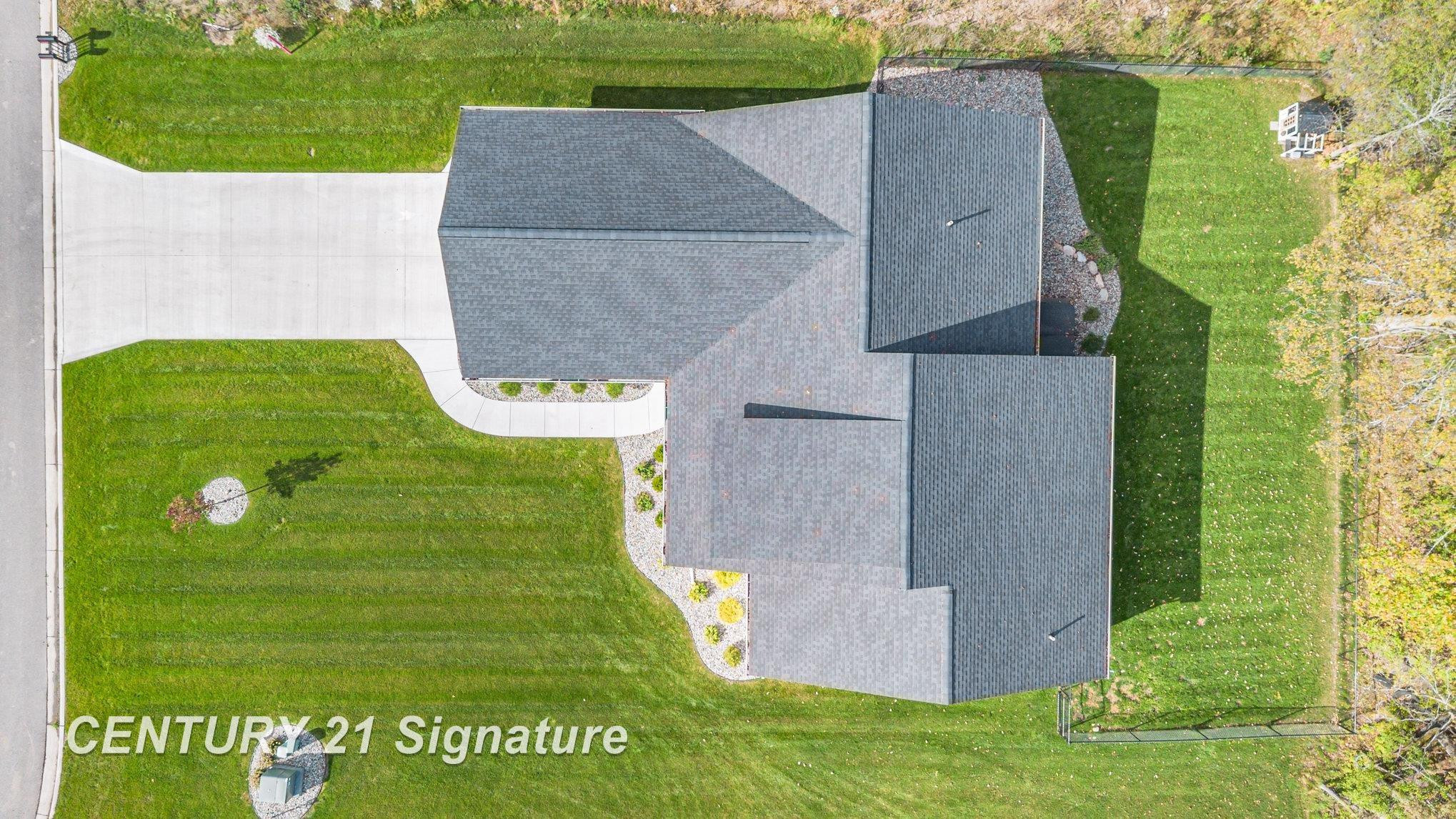 10606 Tall Pine Lane, Freeland, MI 48623 — Photo 2