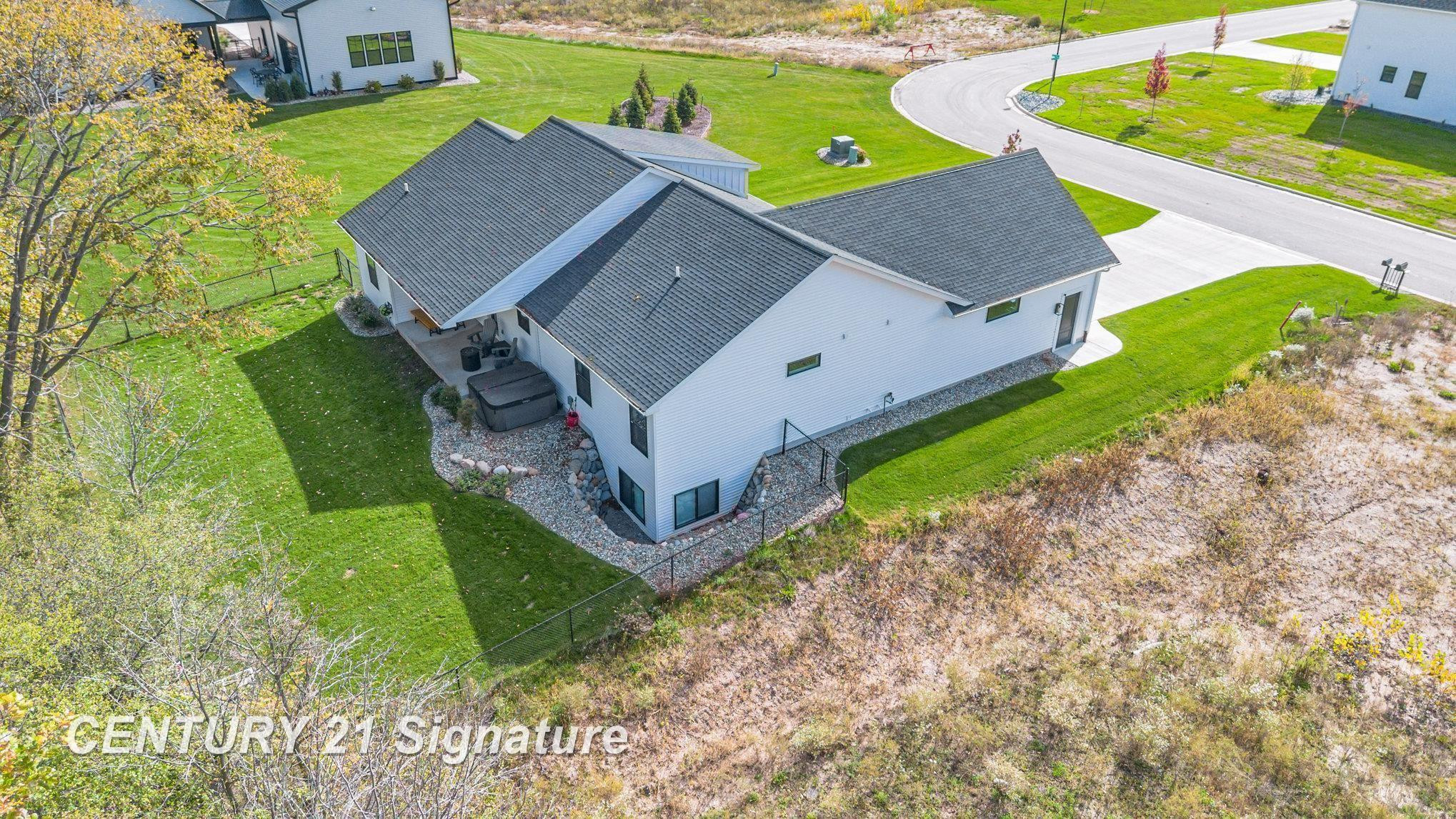 10606 Tall Pine Lane, Freeland, MI 48623 — Photo 4