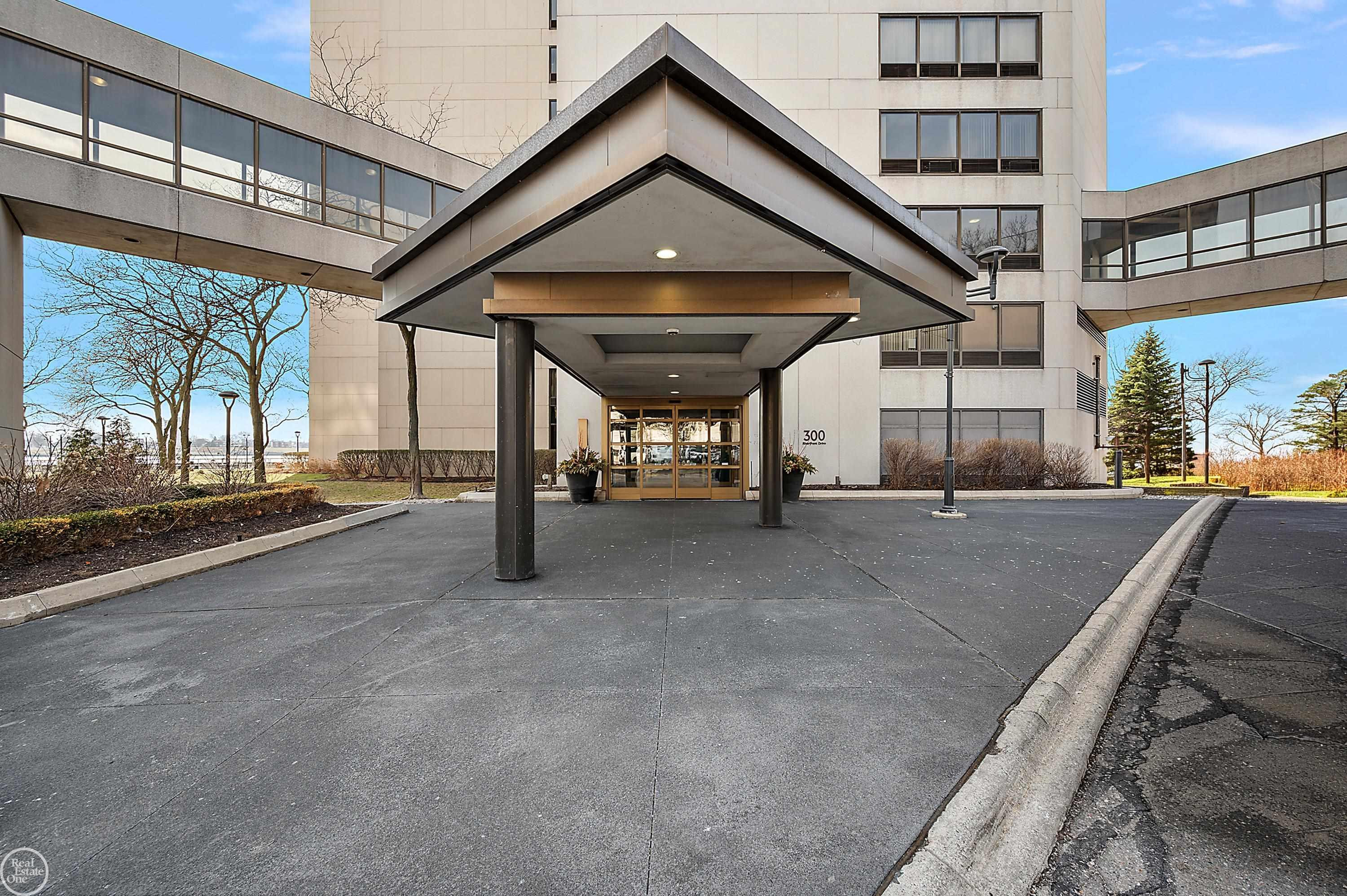 1001 W Jefferson Ave Unit 7B Avenue, Bldg 300, Detroit, MI 48226 — front exterior