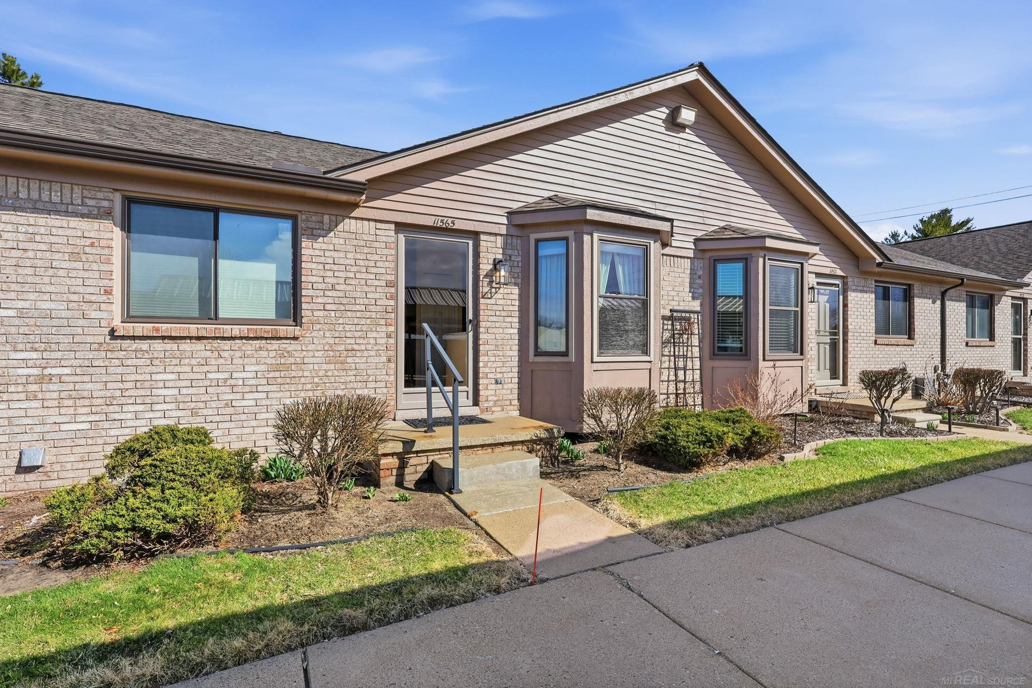 11565 Michael Drive, MI — Photo 2