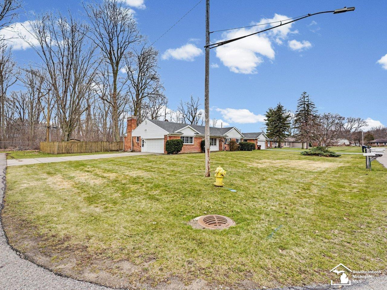 1593 Longfellow Drive, Temperance, MI 48182 — Photo 3