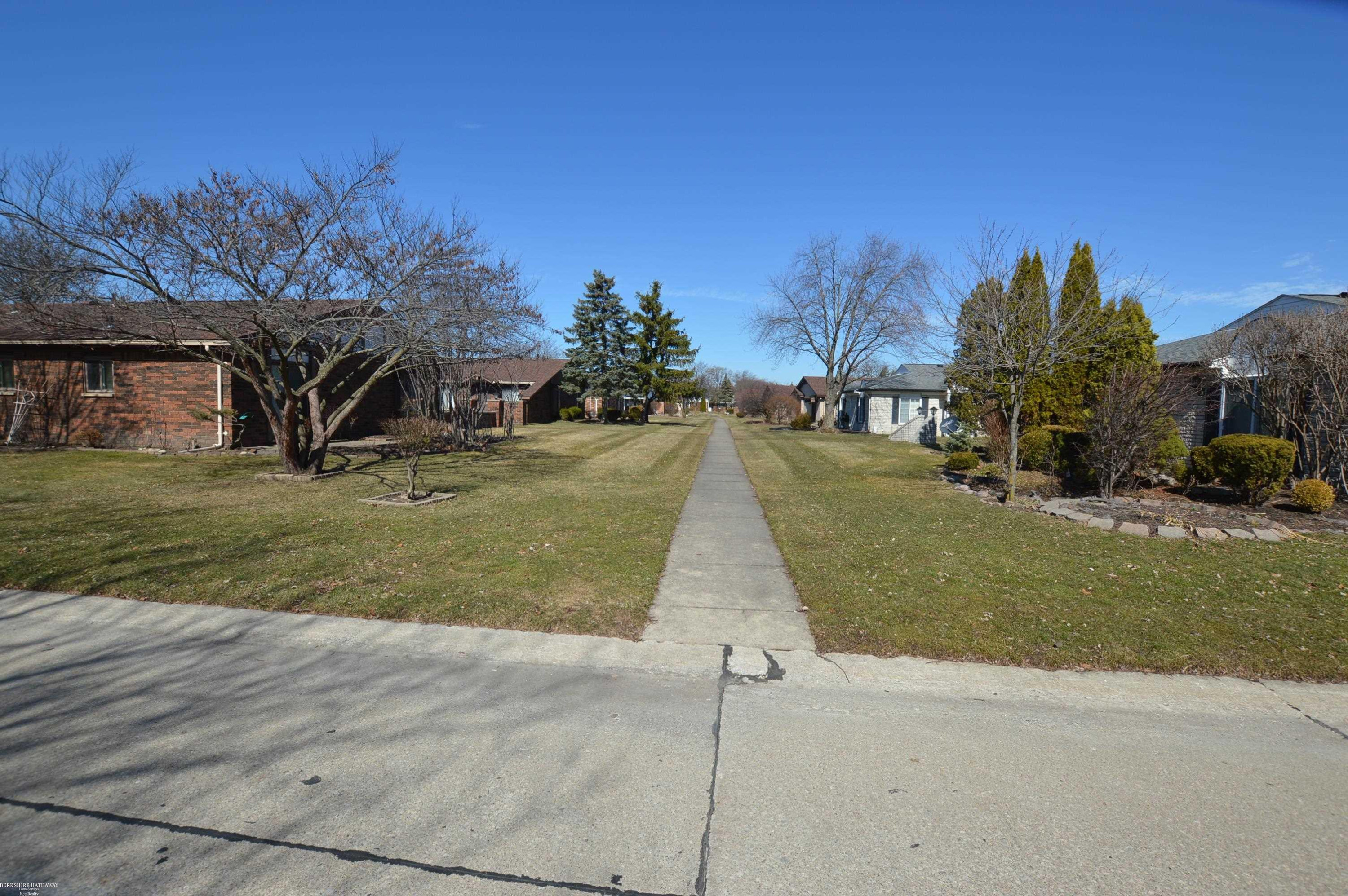 32610 Valley Dr Drive, 134, Warren, MI 48093 — Photo 3