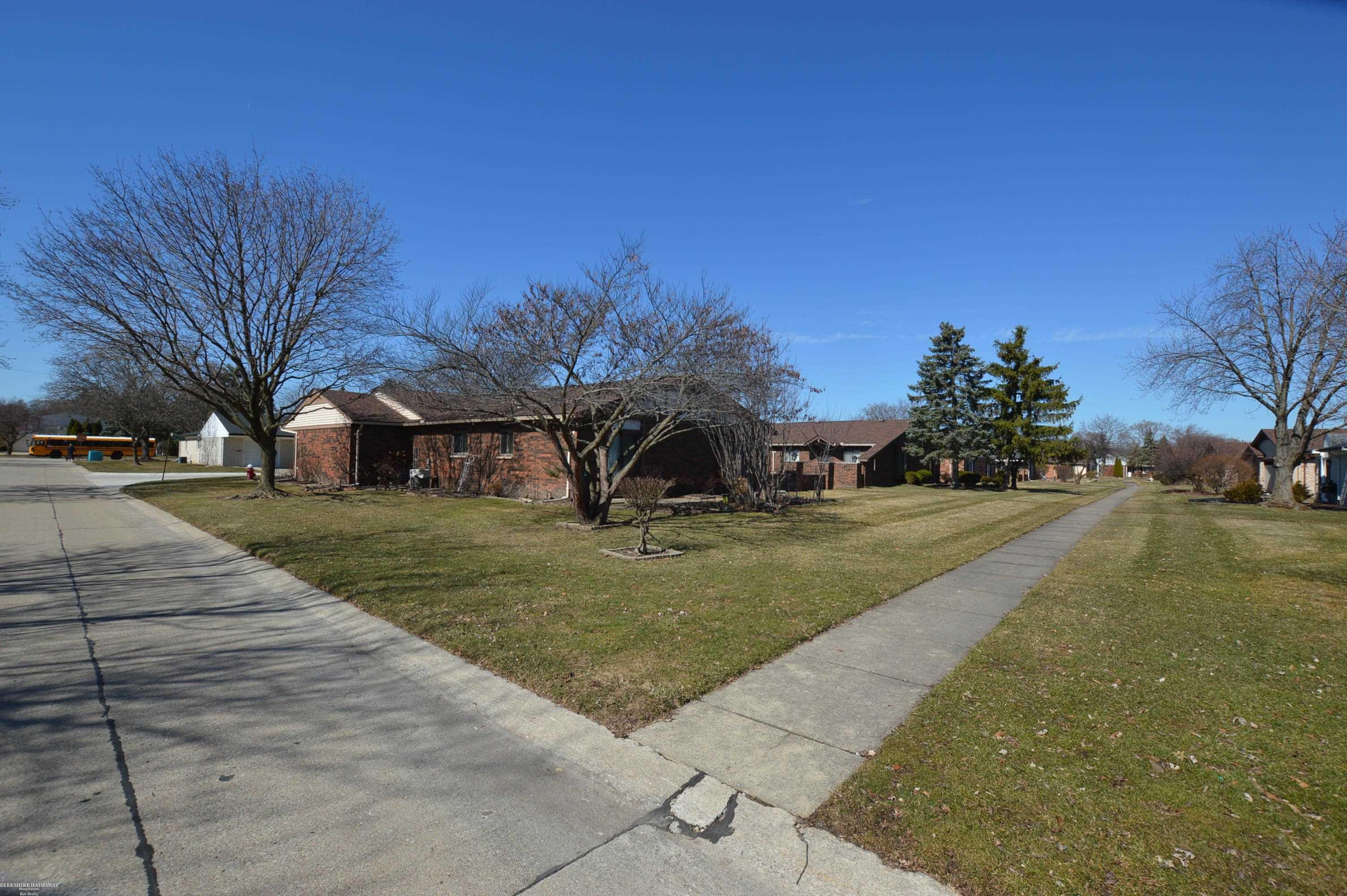 32610 Valley Dr Drive, 134, Warren, MI 48093 — Photo 4